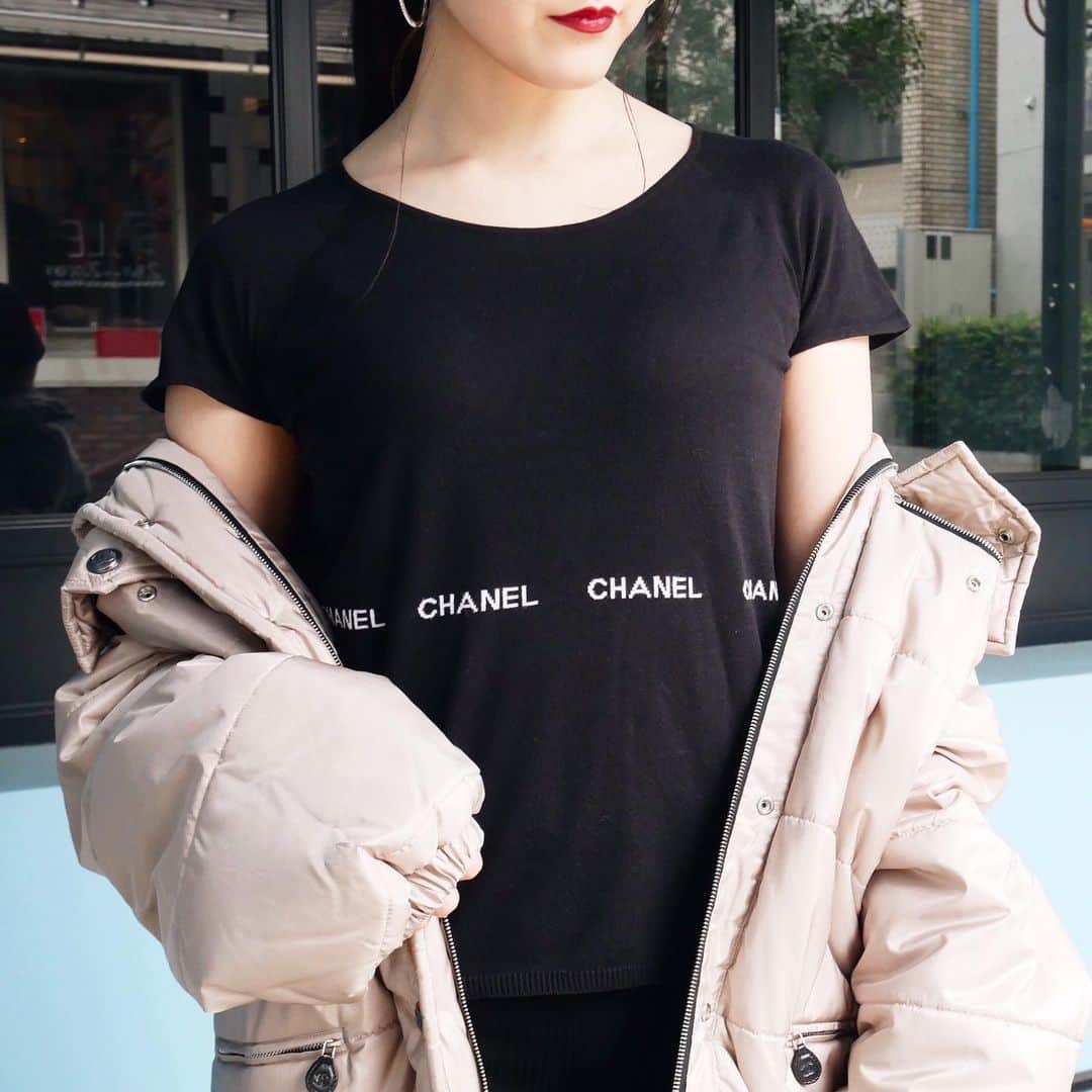 Vintage Brand Boutique AMOREさんのインスタグラム写真 - (Vintage Brand Boutique AMOREInstagram)「Vintage Chanel logo T-shirt size 42 from 2004 Spring ▶︎Free Shipping Worldwide✈️ ≫≫≫ DM for more information 📩 info@amorevintagetokyo.com #AMOREvintage #AMORETOKYO #tokyo #Omotesando #Aoyama #harajuku #vintage #vintageshop #ヴィンテージ #ヴィンテージショップ #アモーレ #アモーレトーキョー #表参道 #青山 #原宿#東京 #chanel #chanelvintage #vintagechanel #ヴィンテージ #シャネル #ヴィンテージシャネル #amorewardrobe #アモーレワードローブ」2月16日 15時06分 - amore_tokyo