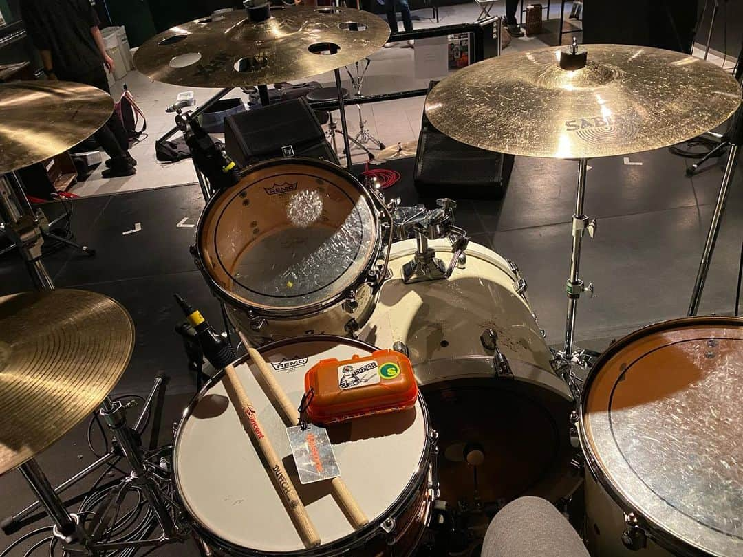 DUTTCHさんのインスタグラム写真 - (DUTTCHInstagram)「今日もこうして叩ける事に  感謝。  #pearl #sabian #wincentdrumsticks  #westone #drum #duttch」2月16日 15時11分 - uzmkduttch