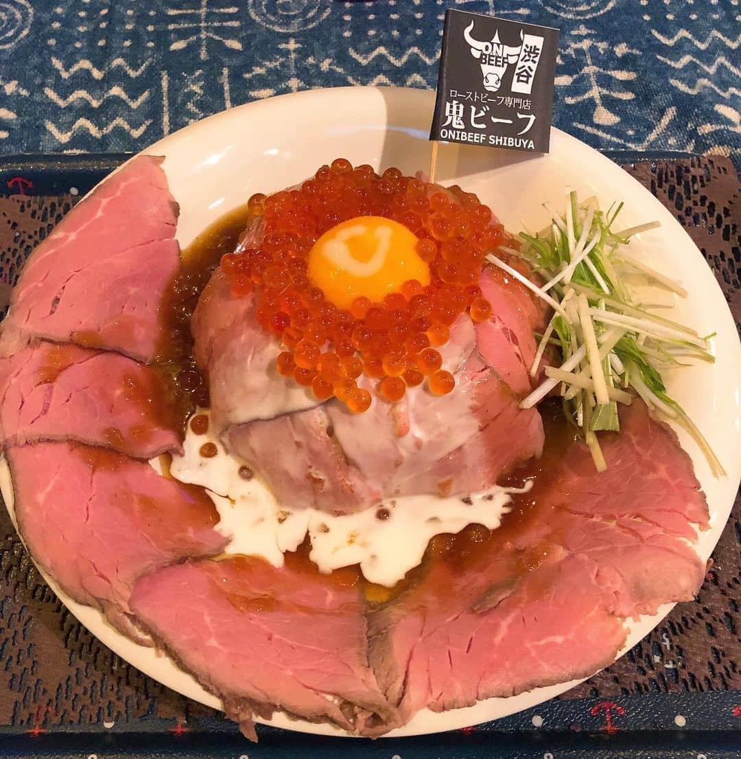 山脇千文美さんのインスタグラム写真 - (山脇千文美Instagram)「節約中だから安いお昼ご飯にする予定だったのに、結局お店で1番高いメニューを選ぶ人。 #渋谷 #ローストビーフ専門店 #鬼ビーフ #ローストビーフいくら丼 #いただきます #ちょんちぃみぃ #ライブ #楽しかった」2月16日 15時14分 - chanchiine