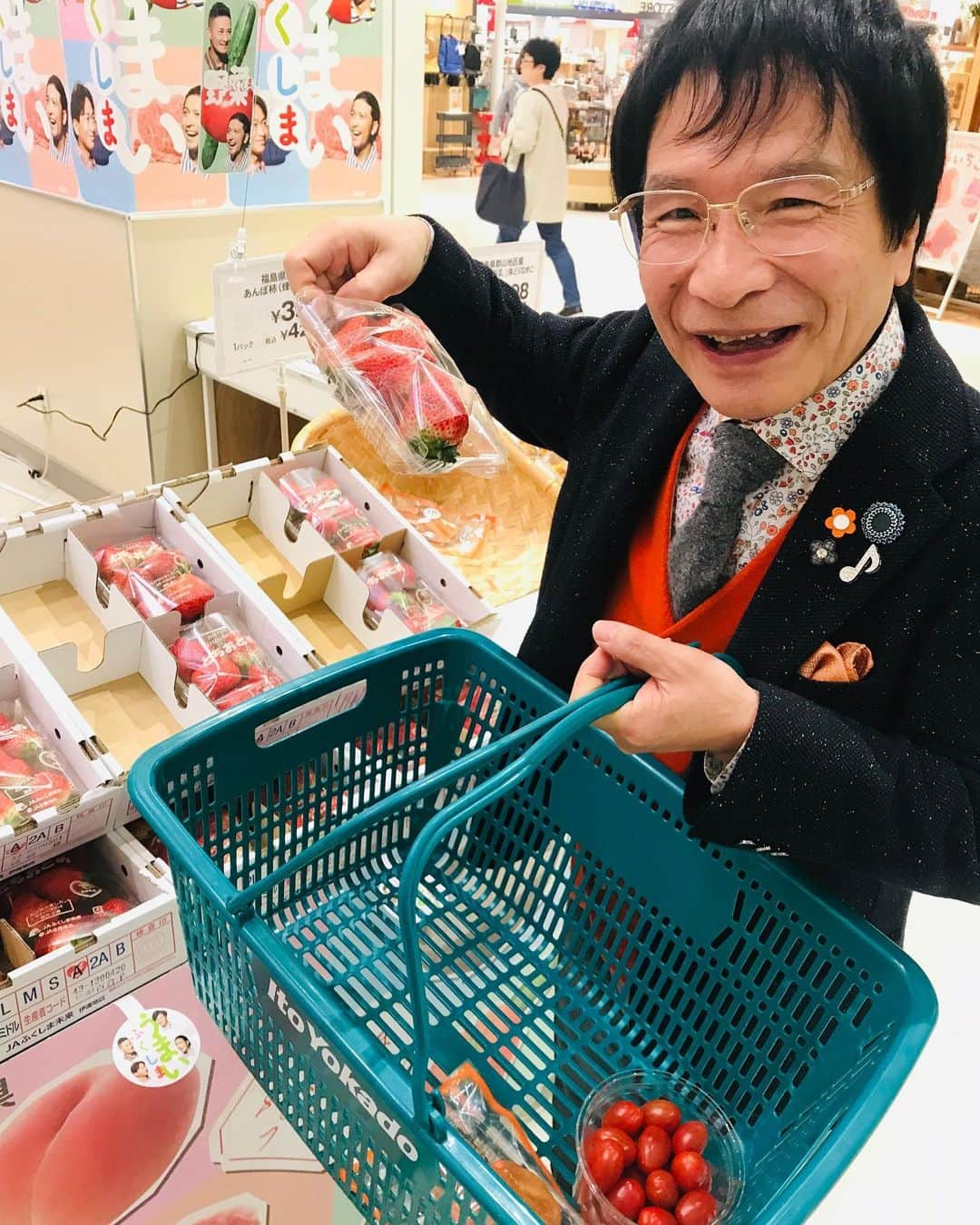 尾木直樹さんのインスタグラム写真 - (尾木直樹Instagram)「昨日「ふくしまプライド。フェア」で講演して、その後、福島県産の新鮮野菜や果物、スイーツ等たくさん買って大満足でした〜(^^) - #尾木ママ #食育 #講演会 #楽しい時間 #福島グルメ #野菜 #福島牛 #福島 #果物 #米 #魅力的な #観光地 #いっぱい #TOKIO さんの#ポスター 前で#記念撮影」2月16日 15時52分 - oginaoki_ogimama