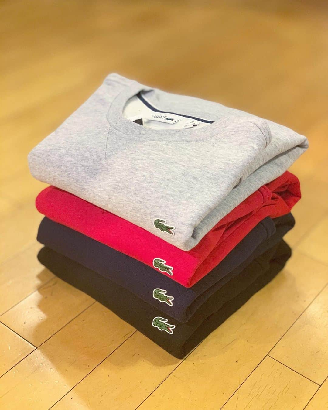 GROW AROUNDさんのインスタグラム写真 - (GROW AROUNDInstagram)「#growaroundnewarrivals  LACOSTE SPORT 🐊 SOLID FLEECE CREW SWEAT シンプルで使い勝手のよいLACOSTE再入荷中です！ UPTOWNではRalph laurenに並んで、定番アイテムですね！」2月16日 15時47分 - growaround