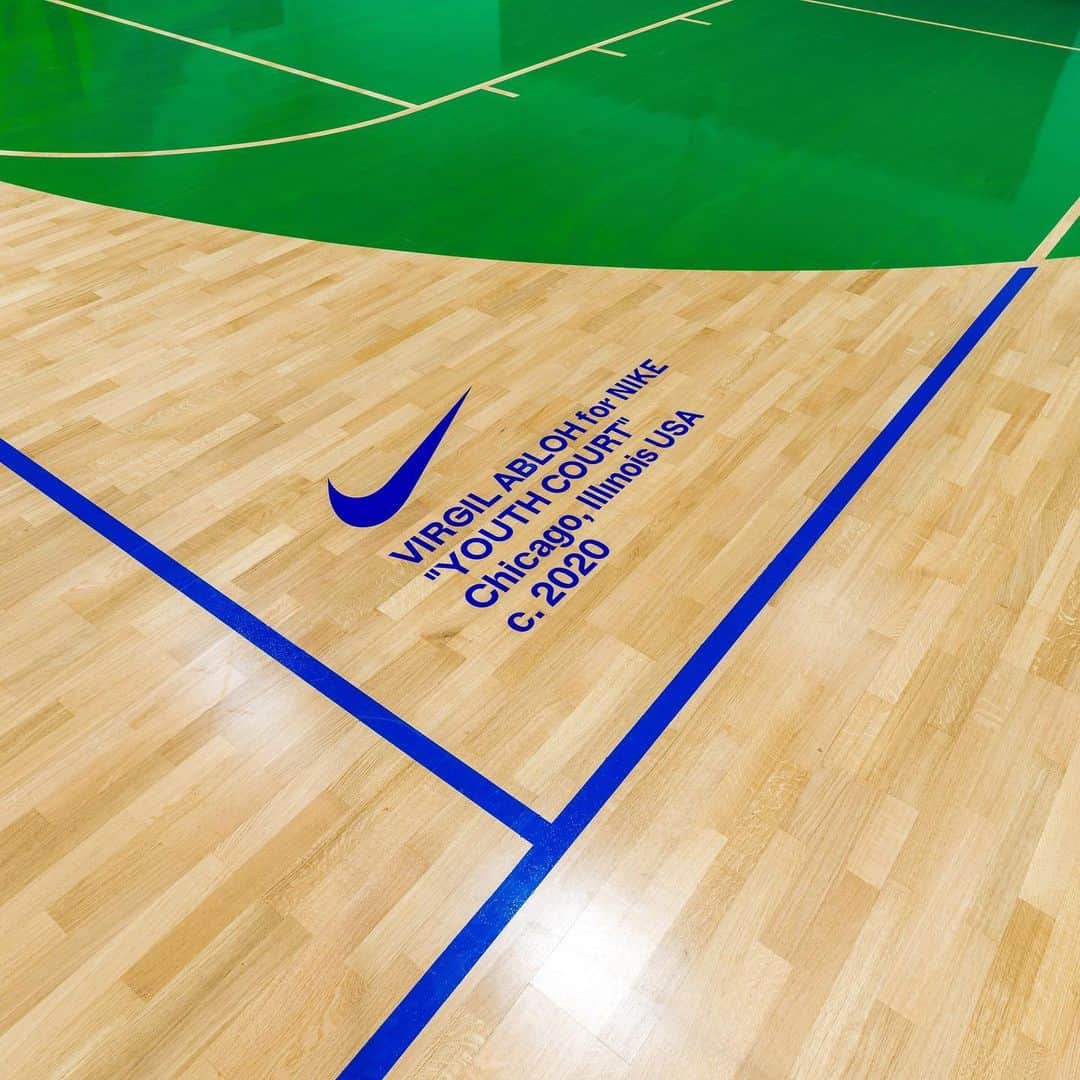 HYPEBEASTさんのインスタグラム写真 - (HYPEBEASTInstagram)「@hypebeastsports: @nike and @virgilabloh have partnered with the Boys and Girls Clubs of Chicago (@bgcchi) to fully renovate the basketball facilities at the organization’s Garfield Park chapter. The new court features a mural by @maxsansing with a crisp green and blue color scheme with Abloh’s signature Off-White™ quotation marks, with the design extending into revamped game and locker rooms that provide a positive space for kids in the neighborhood to play. ⁠⠀ Photo: Nike」2月16日 16時01分 - hypebeast