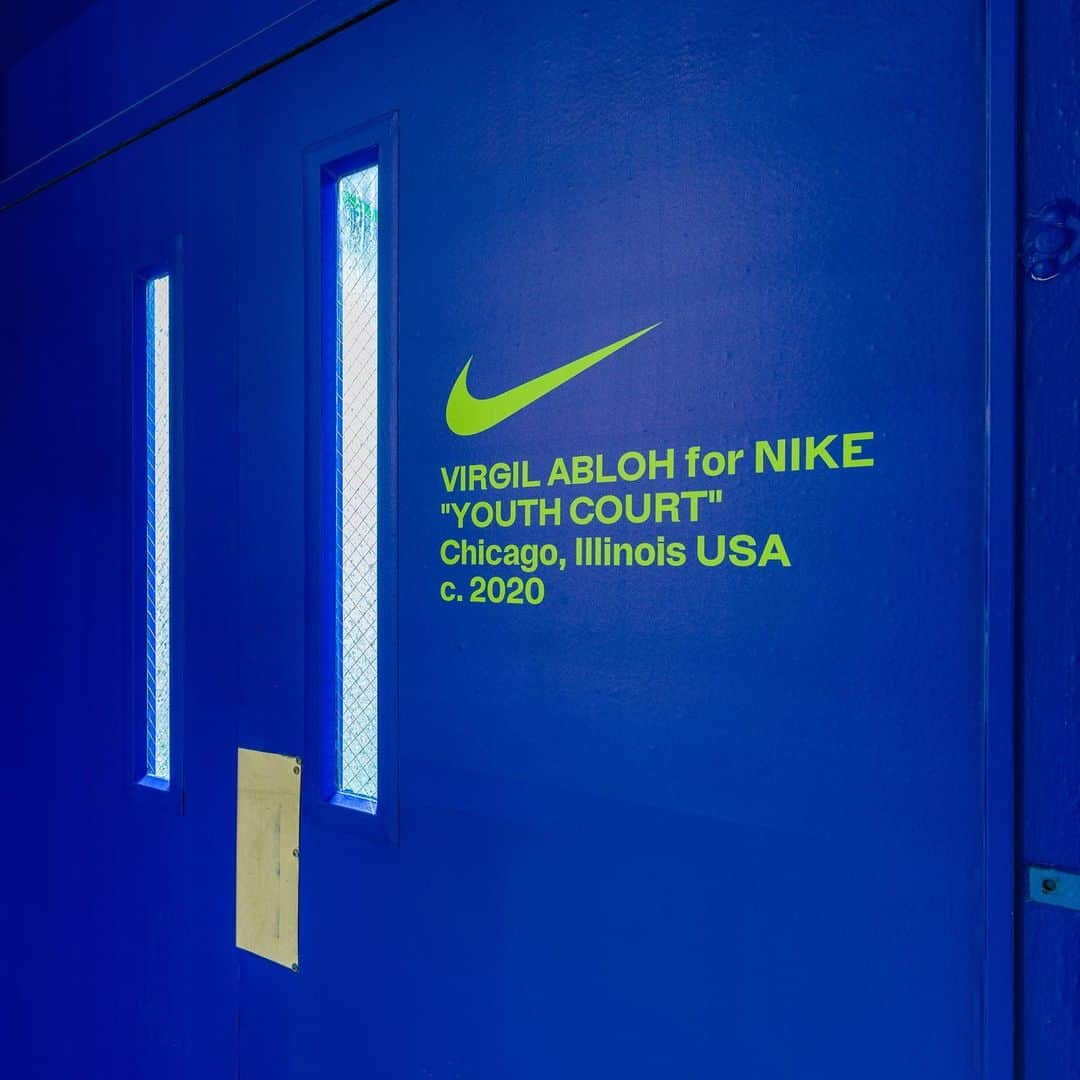 HYPEBEASTさんのインスタグラム写真 - (HYPEBEASTInstagram)「@hypebeastsports: @nike and @virgilabloh have partnered with the Boys and Girls Clubs of Chicago (@bgcchi) to fully renovate the basketball facilities at the organization’s Garfield Park chapter. The new court features a mural by @maxsansing with a crisp green and blue color scheme with Abloh’s signature Off-White™ quotation marks, with the design extending into revamped game and locker rooms that provide a positive space for kids in the neighborhood to play. ⁠⠀ Photo: Nike」2月16日 16時01分 - hypebeast