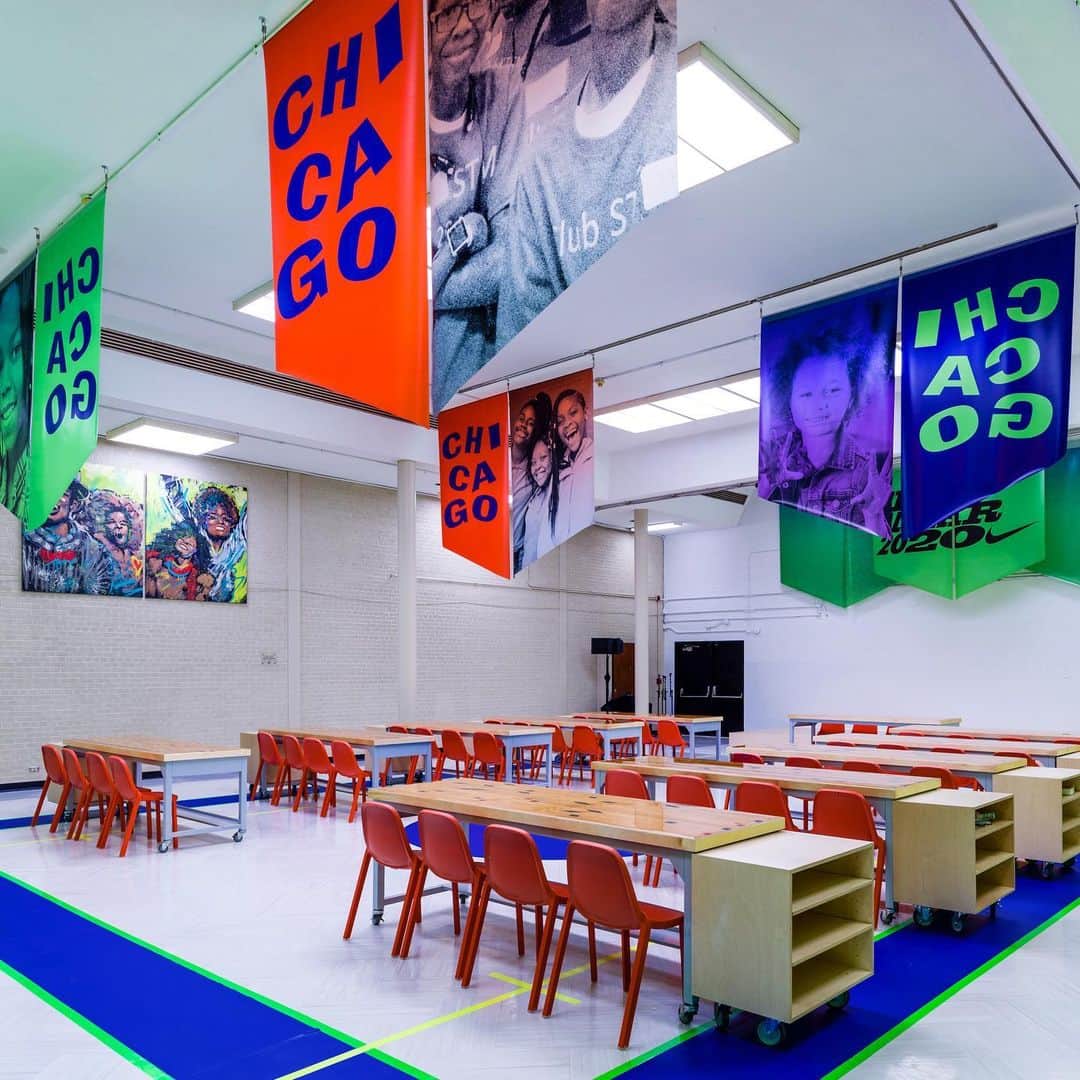 HYPEBEASTさんのインスタグラム写真 - (HYPEBEASTInstagram)「@hypebeastsports: @nike and @virgilabloh have partnered with the Boys and Girls Clubs of Chicago (@bgcchi) to fully renovate the basketball facilities at the organization’s Garfield Park chapter. The new court features a mural by @maxsansing with a crisp green and blue color scheme with Abloh’s signature Off-White™ quotation marks, with the design extending into revamped game and locker rooms that provide a positive space for kids in the neighborhood to play. ⁠⠀ Photo: Nike」2月16日 16時01分 - hypebeast