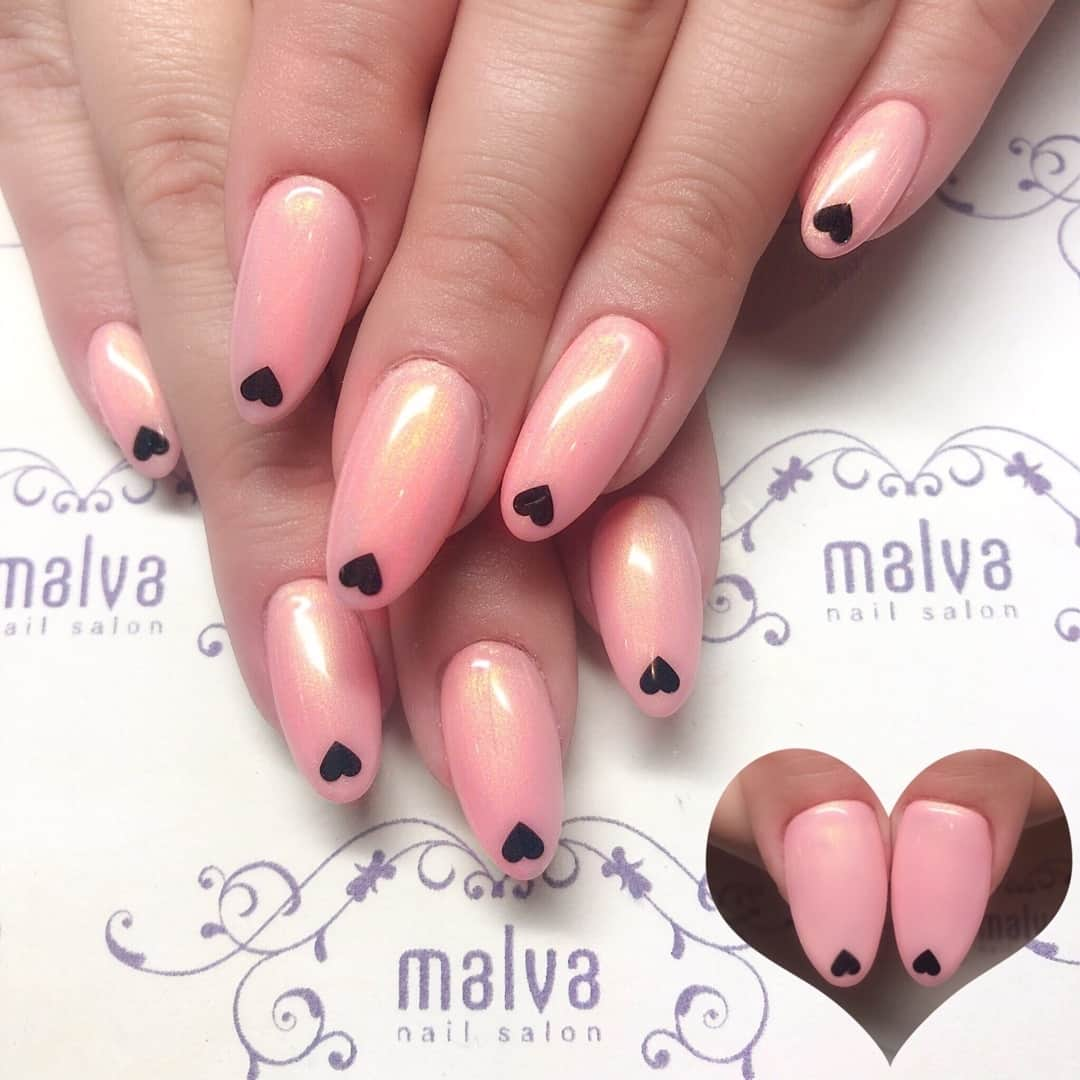 nailsalon malva（ネイルサロンマルヴァ）さんのインスタグラム写真 - (nailsalon malva（ネイルサロンマルヴァ）Instagram)「new❤︎⠀キャンペーン ⠀ ⠀ 【ベーシック028】⠀ パール感のあるピンクベージュに黒のハートのホログラムをのせたシンプルデザイン♡⠀ ⠀ ⠀ ⠀ 𝐬𝐰𝐢𝐩𝐞で動画もご覧ください☺︎⠀ ⠀ ⠀ ♥ 𝐧𝐚𝐢𝐥 𝐬𝐚𝐥𝐨𝐧 𝐦𝐚𝐥𝐯𝐚 ♥⠀ ⠀ ⠀ ご予約はLINEから⠀ LINE ID→《@malvaで検索🔍》⠀ ⠀ キャンペーンネイル・料金表は⠀ HPからご覧ください✯*･ :.｡⠀ ▶︎http://www.malvanail.com/sp/⠀ ⠀  #malva#nailsalonmalva#ネイル#nail#nailart#naildesign#nailstagram#beautysalonmalva#gel#ジェルネイル#ネイルデザイン#原宿ネイル#ネイルサロン#ネイルチップ#森絵里香#malvaネイル#お洒落ネイル#ネイリスト募集#美甲#fashion#春ネイル#네일#젤네일#甲油#指甲#beauty#エニシーグローパック正規取扱店#エニシーグローパック#リアムール正規取扱店#エキスパートローション」2月16日 16時00分 - malva_nail