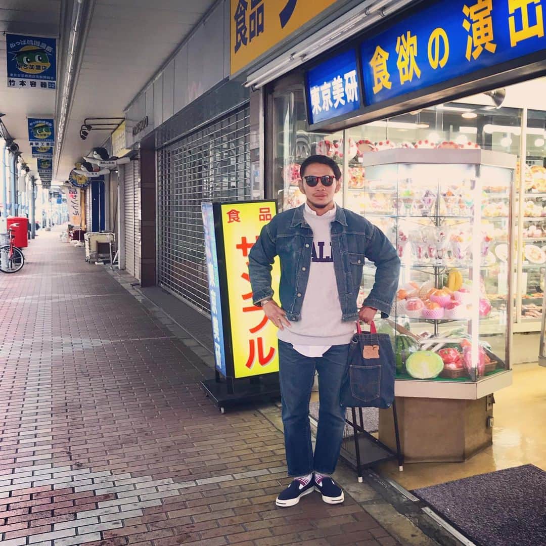 宇野薫のインスタグラム：「スカイツリー→ゴールドジム→カッパバシ  #ただの古着好きです #だから古着はやめられない #古着 #古着コーデ #ビンテージ古着 #levis501 #levis501xx #levis507xx #リーバイス #リーバイス501 #チャンピオンリバースウィーブ #コンバースmadeinusa #宇野薫 #宇野薫のテーマがありすぎコーディネート」