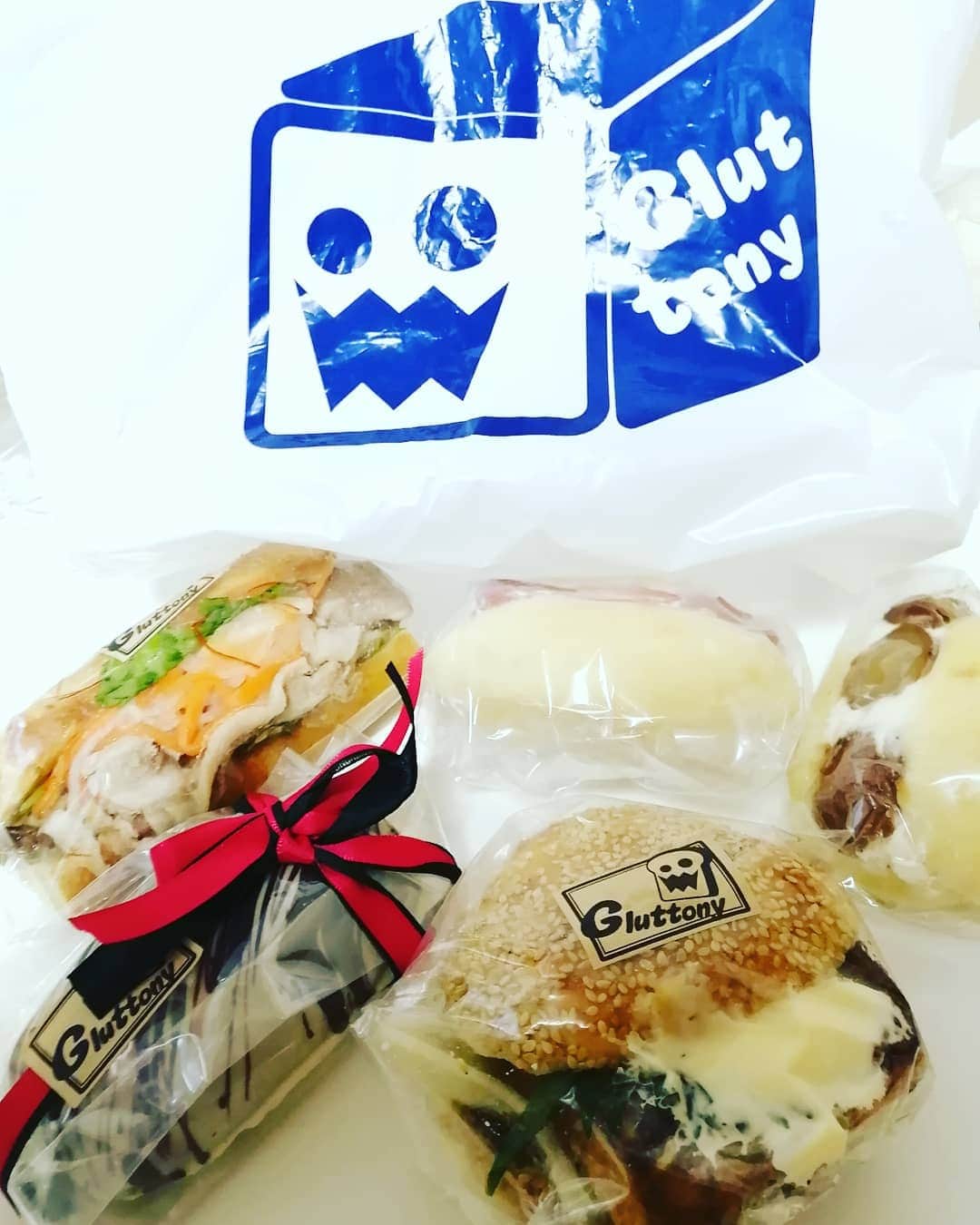 中内正之さんのインスタグラム写真 - (中内正之Instagram)「久々にグラトニーへ！すげ〜スタッフの人数が増えてた！忙しそうでなによりです〜。気になるパンがめっちゃあった！ #方南町　#パン屋　#Gluttony」2月16日 16時28分 - masayuki_nakauchi