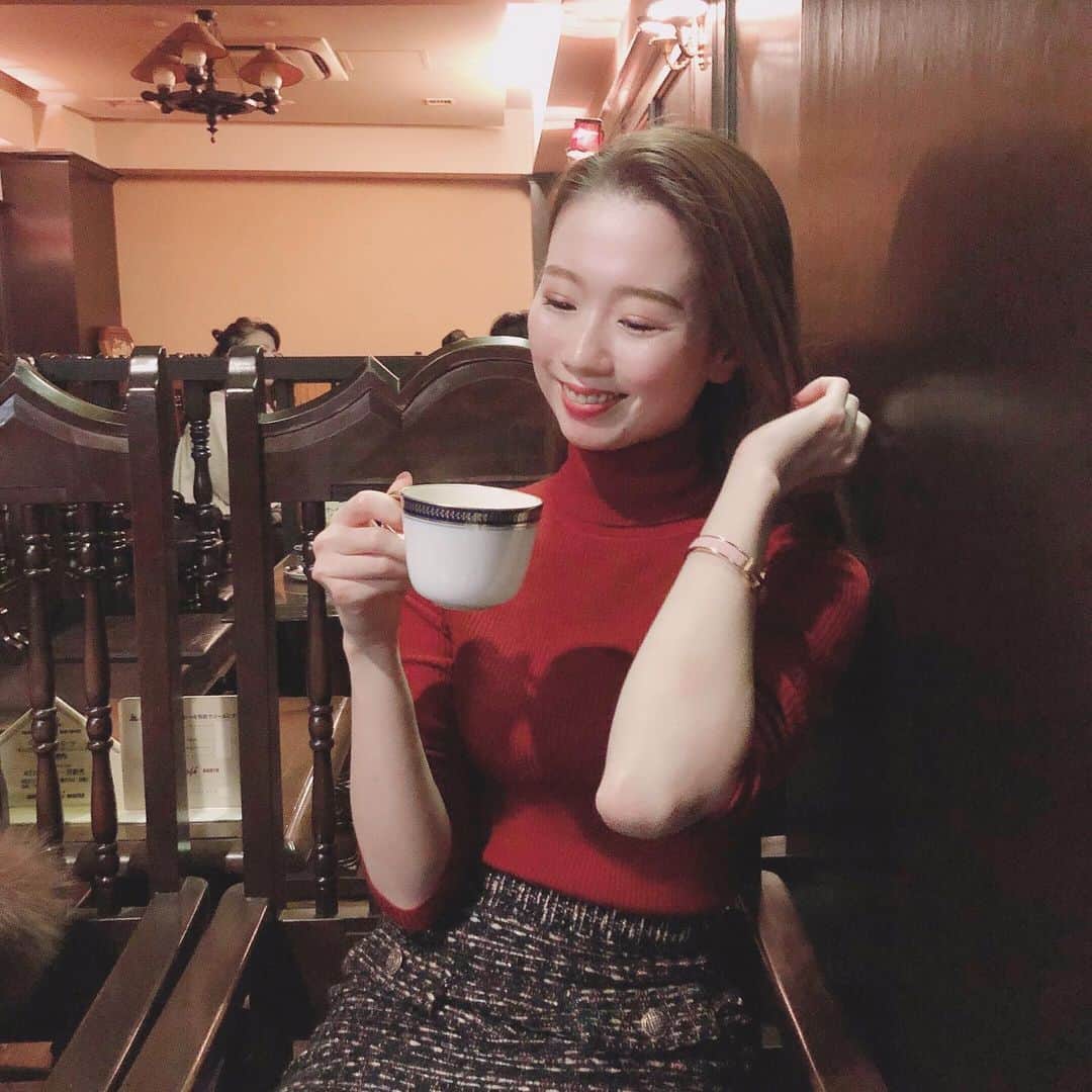 寿春花果さんのインスタグラム写真 - (寿春花果Instagram)「Offを楽しむ日♡ 今日は主人の好きな本格コーヒー屋さん♪ 全身コーヒーの香りになるので、ここに来る時はそのつもりで👗 . #休日 #居留地カフェ」2月16日 16時34分 - hanaka_yu