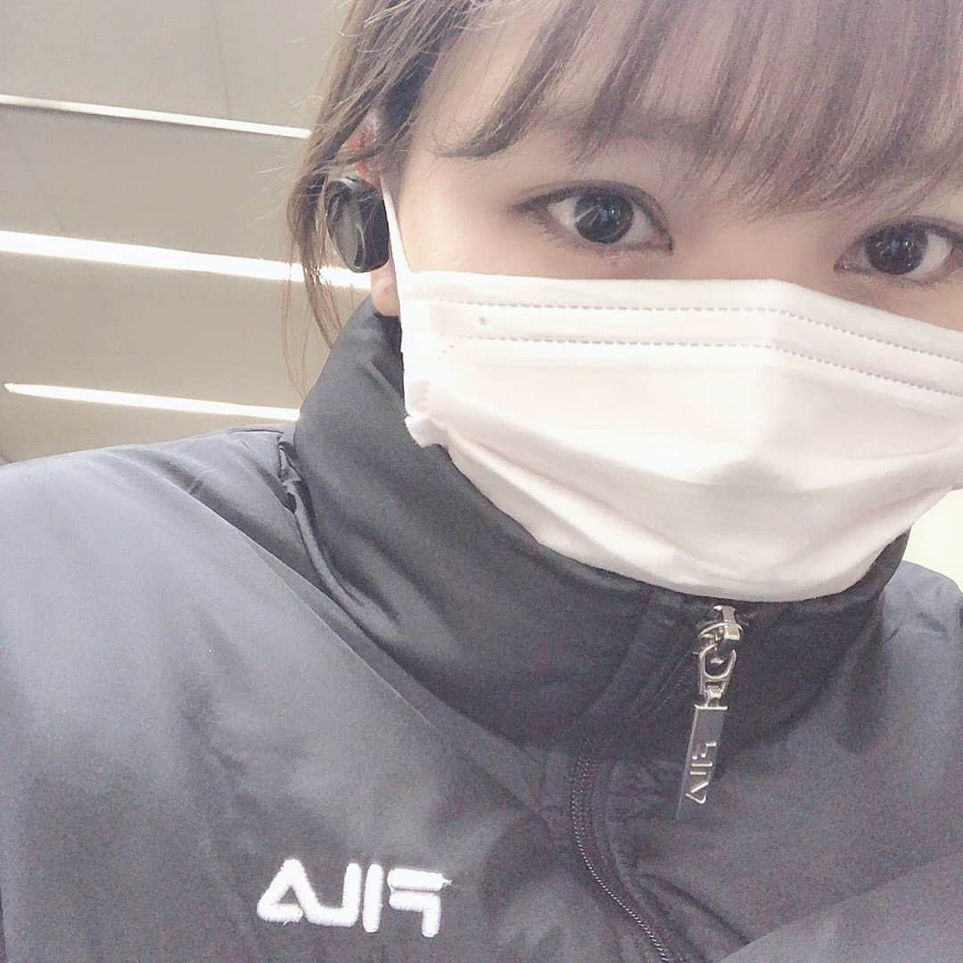 高橋胡桃のインスタグラム：「.#⛄️  まだ冬なんだね さむいさむい  #fila#高橋胡桃」