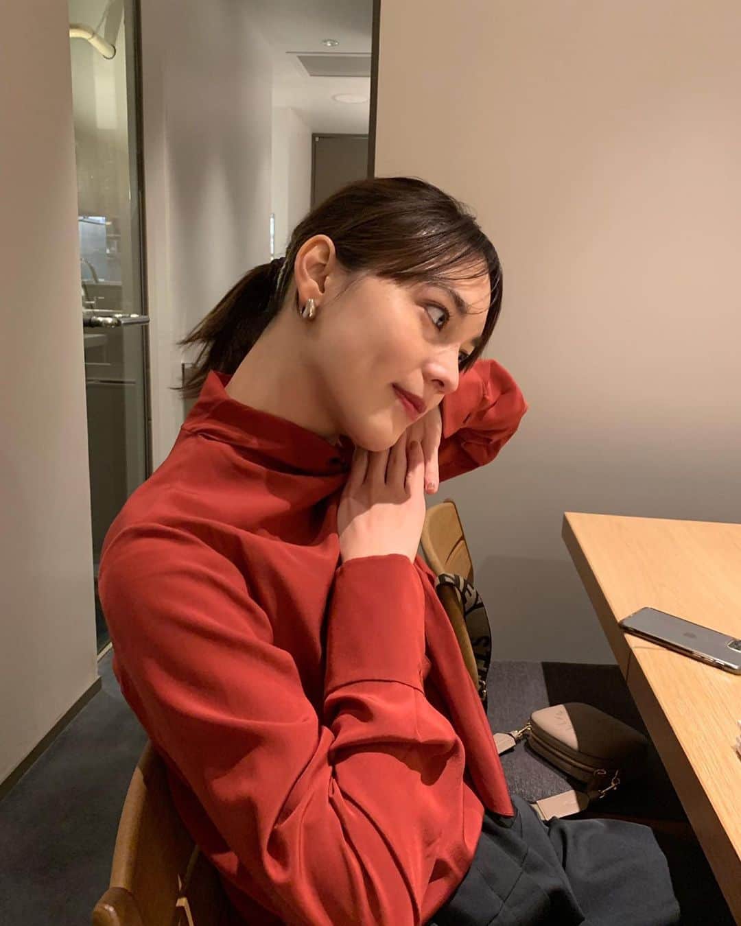 Kayumi Asukaさんのインスタグラム写真 - (Kayumi AsukaInstagram)「このシャツがめっちゃくちゃ可愛良いから、また全身バージョンアップしたい #chloe  #ただのOL #がんどう誕生日おめでとう会 #最後の写真はこじょうかホスト事件」2月16日 17時52分 - kayumiasuka