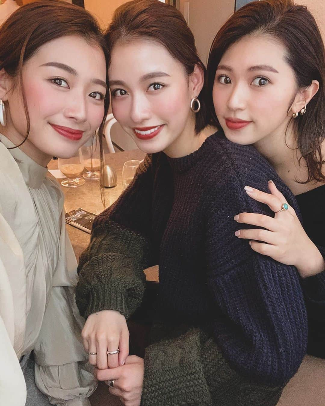 鬼辻麻衣さんのインスタグラム写真 - (鬼辻麻衣Instagram)「久しぶりの、スリーショット🤳💖 ・ ・ #1992」2月16日 18時04分 - kitsumai