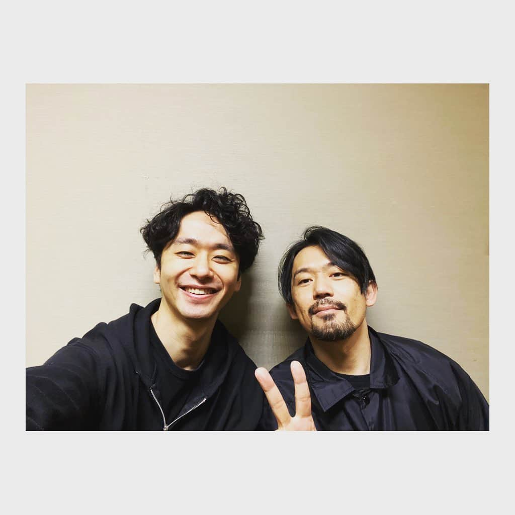 橋本淳さんのインスタグラム写真 - (橋本淳Instagram)「. シアターコクーン 「泣くロミオと怒るジュリエット」 （2020年2月8日(土)〜3月4日(水)） . 連日満席の中、公演しております。 またもや素敵な作品に巡り合えて 幸せな日々です。 鄭さん版、ロミジュリ、 是非ご堪能ください。 . 一筋縄ではいかないベンヴォーリオを どうぞご賞味あれ！ 明日からも共に生きます。 . . . #泣くロミオと怒るジュリエット #シアターコクーン #鄭義信 #桐山照史 #柄本時生 #橋本淳 #元木聖也 #高橋努 #岡田義徳 #福田転球 #みのすけ #朴勝哲  #八嶋智人 #段田安則」2月16日 17時58分 - atsushi_hashimoto_official