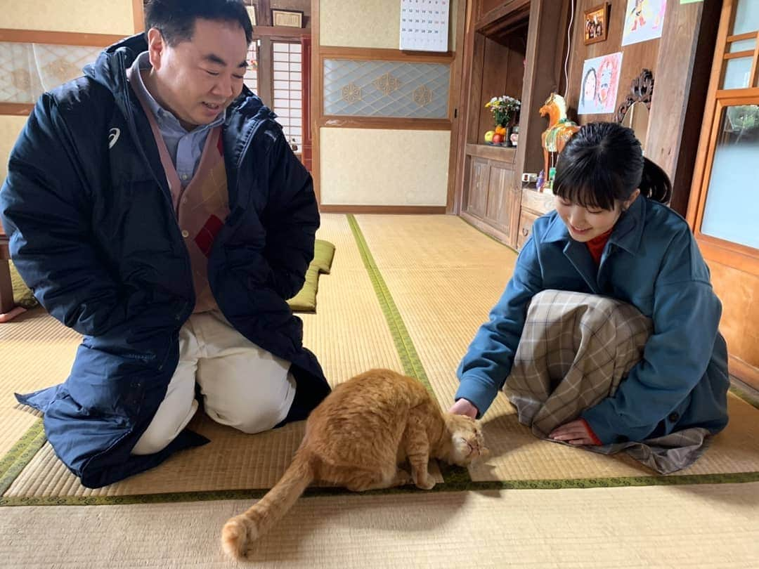 東海テレビ「いつかこの雨がやむ日まで」さんのインスタグラム写真 - (東海テレビ「いつかこの雨がやむ日まで」Instagram)「#お猫さま　#パパ恋　#オトナの土ドラ　#パパがも一度恋をした #小澤征悦　#塚地武雅　#福本莉子」2月16日 17時59分 - dodra_tokaitv