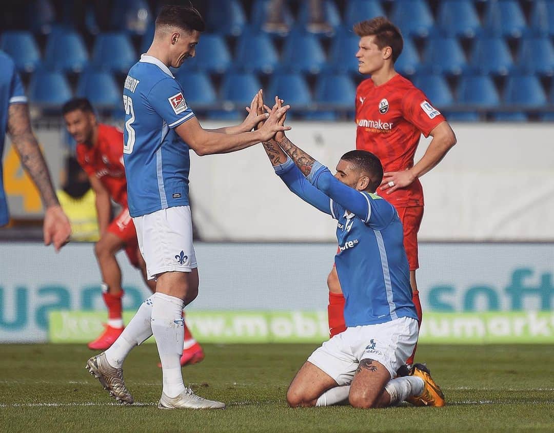 ニコライ・ラップのインスタグラム：「Heimsieg, sehr wichtige 3 Punkte! Danke für eure Unterstützung! ⚜️ #lilien」