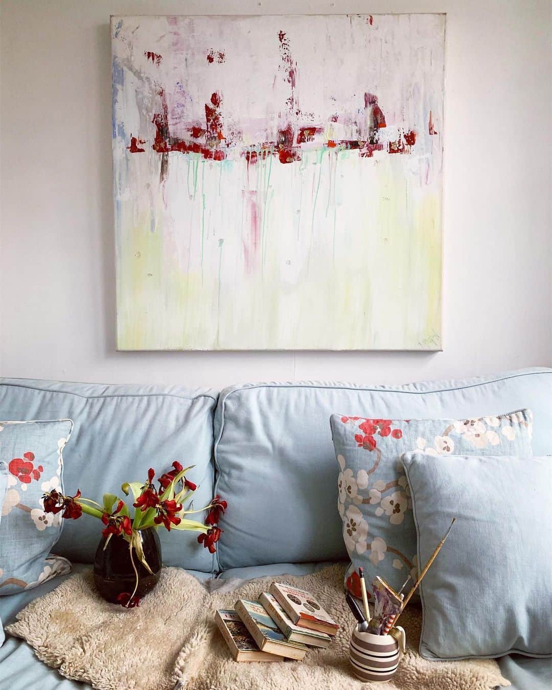 Tea and sittingのインスタグラム：「🍓🍦‘The Taste of Strawberries and Cream’ , 100cm x 100cm, is currently in my SALE...It’s a painting using my #synaesthesia and is a sort of coming together of not only the taste experience but also the textural experience of eating strawberries and cream. Swipe across to see images of the actual fruit interposed between details of my inner abstract responses...I want you to try and taste this post! 😄 The painting is half price at £600 for this week only, along with some other pieces of varying sizes...I’m needing to make space for new work brewing! I ship worldwide, so just DM me if you’re interested in this one or another piece ( have a look in my Stories Highlight ) and we’ll go from there! 🍓🍦 #synesthesia #strawberriesandcream #consciouscreativity #artforinteriors #artforthehome #artby5ftinf」