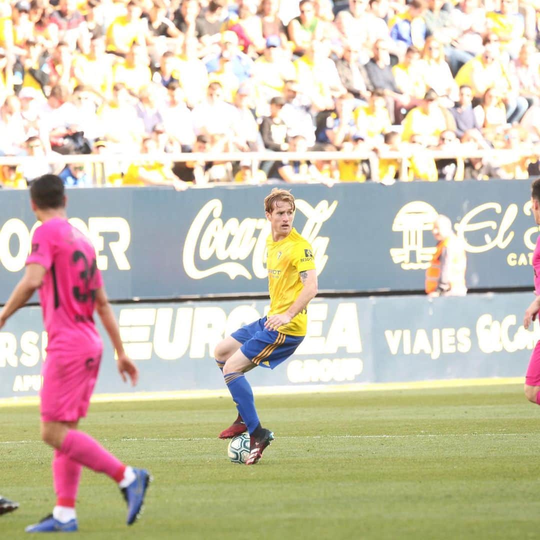 アレハンドロ・フェルナンデス・イグレシアスのインスタグラム：「Ahora más que nunca, el Cadismo unido💛💙」