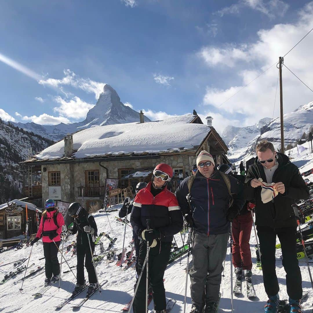 ポール・ベタニーさんのインスタグラム写真 - (ポール・ベタニーInstagram)「Me and my old mate Donald Scott- The best guide in skiing, food, wine and life.  If you want a great ski trip just call him up.  #MountainExposure #GourmetSkiGuide #LuxuryChalet #ZermattChalet  #SkiZermatt #SnowSure #SwitzerlandHoliday」2月17日 4時37分 - paulbettany