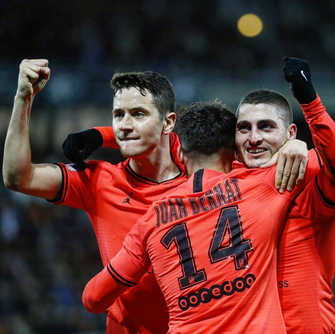 パリ・サンジェルマンFCさんのインスタグラム写真 - (パリ・サンジェルマンFCInstagram)「✊🏼 Determination . 💪🏻 @anderherrera 🦉 @marco_verratti92 . #ICICESTPARIS #AllezParis #PSG #ParisSaintGermain #Paris #ASCPSG #FOOTBALL #Ligue1」2月16日 19時55分 - psg