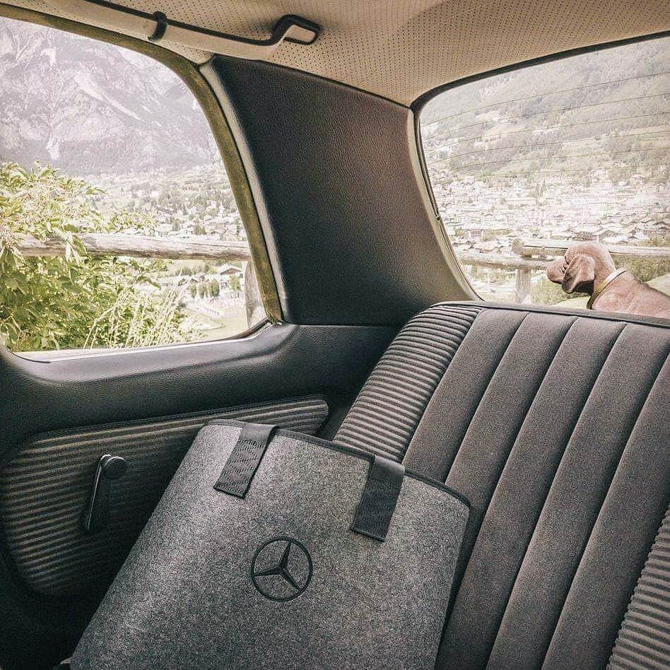 メルセデス・ベンツさんのインスタグラム写真 - (メルセデス・ベンツInstagram)「Let the road drive you! However, don’t leave home without some of our original Mercedes-Benz accessories like this stylish shopping bag. Tap the item 👉🏻 #MBclassic #MercedesBenz #mercedesbenzclassic #ClassicCar #Car #Carsofinstagram #InstaCar #DreamCar #MBCar #Classic #daimler #photography #goodtimes #backinthedays #performance #thebestornothing 📸 by @ingmarbtker via @mercedesbenzmuseum」2月16日 20時01分 - mercedesbenz