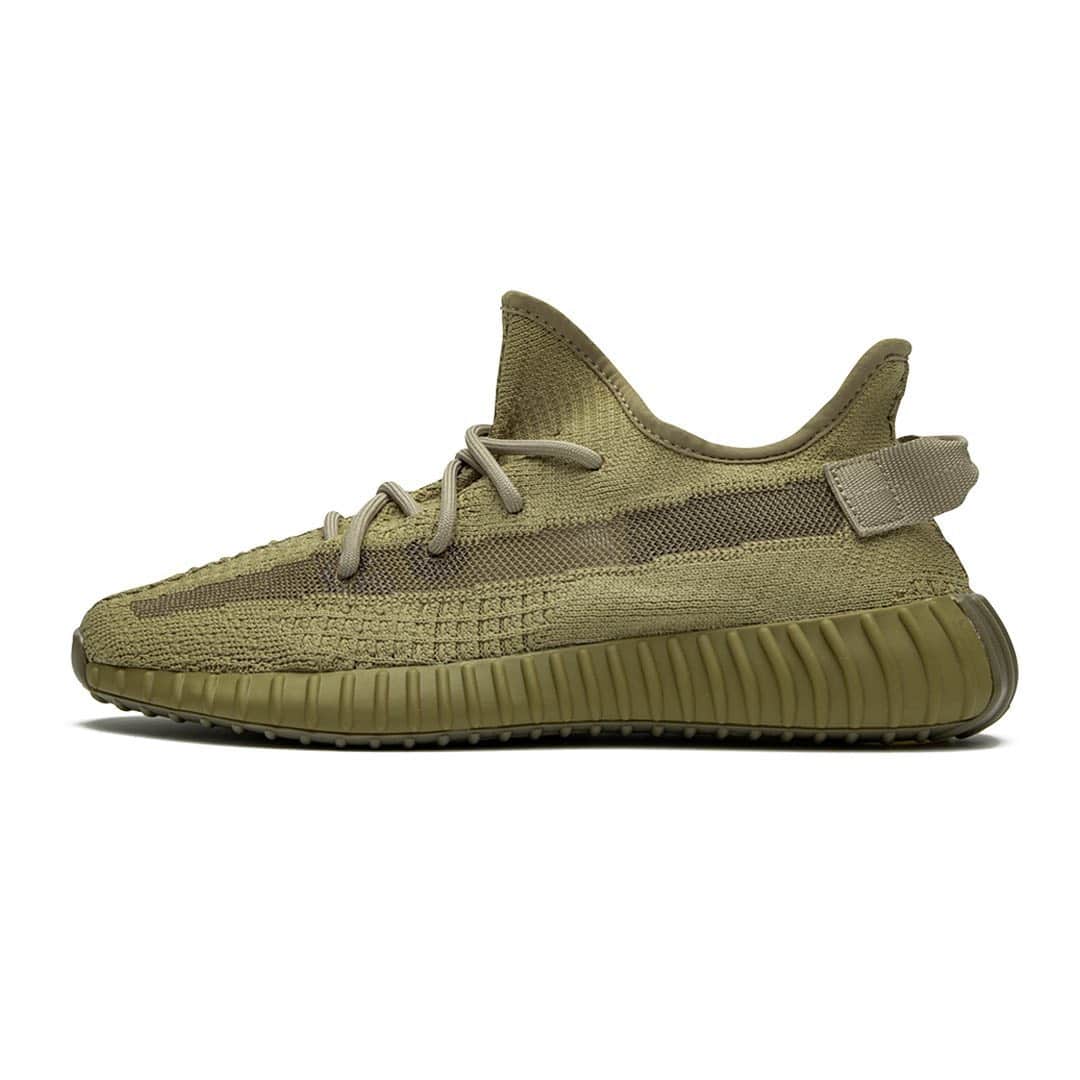 HYPEBEASTさんのインスタグラム写真 - (HYPEBEASTInstagram)「@hypebeastkicks: Take a closer look at @adidas’ YEEZY BOOST 350 V2 “Earth” that is set to release later this month. The shoe features a flat green Primeknit upper, a translucent post-dyed monofilament side, a solid dark green rubber midsole, and a yellow heel piece on the outsole. Look for it to release in the Americas on February 22 for $220 USD.⁠⠀ Photo: @stadiumgoods」2月16日 20時32分 - hypebeast