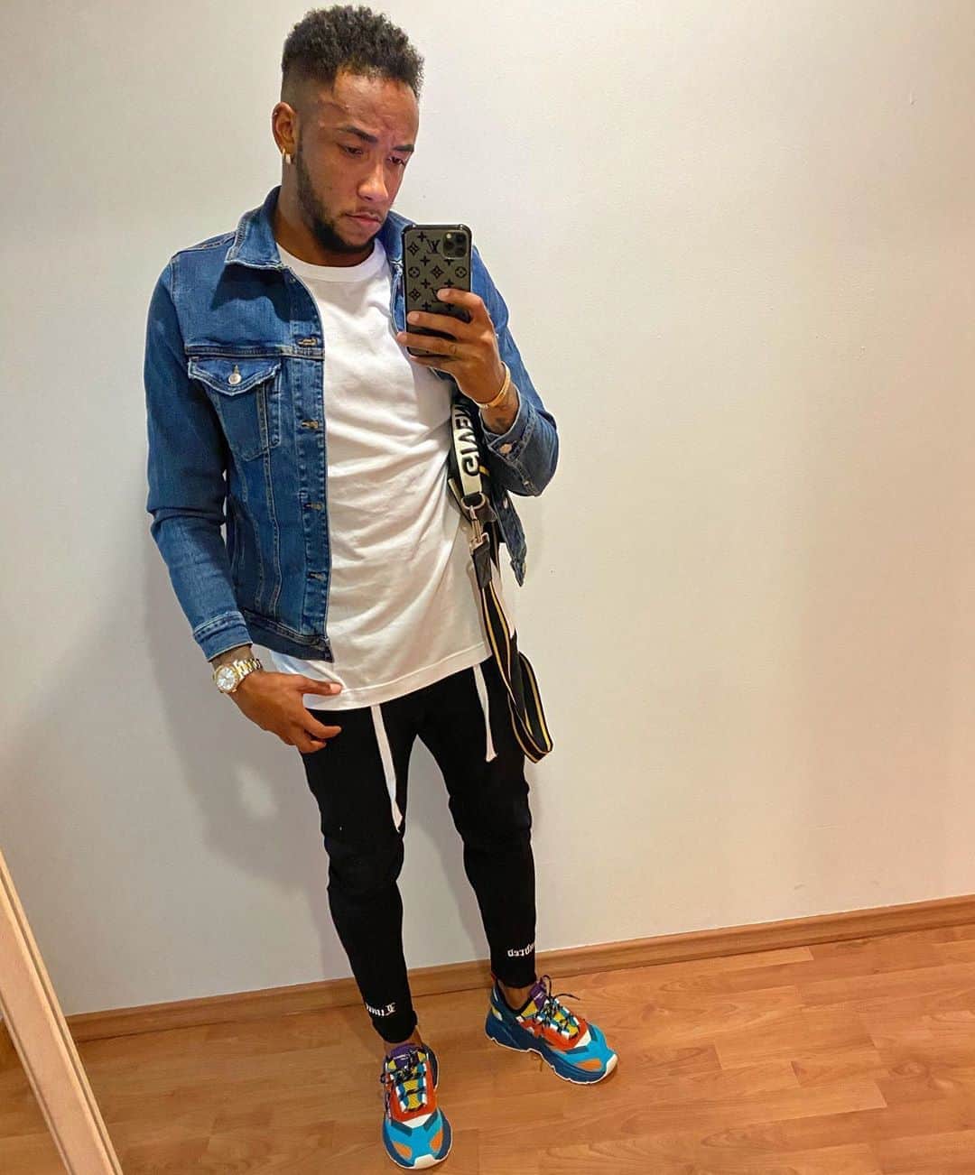 ラファエル・ダ・シルバのインスタグラム：「“Se tu quer me ver caído, primeiro pense em passar de mim” 🎶」