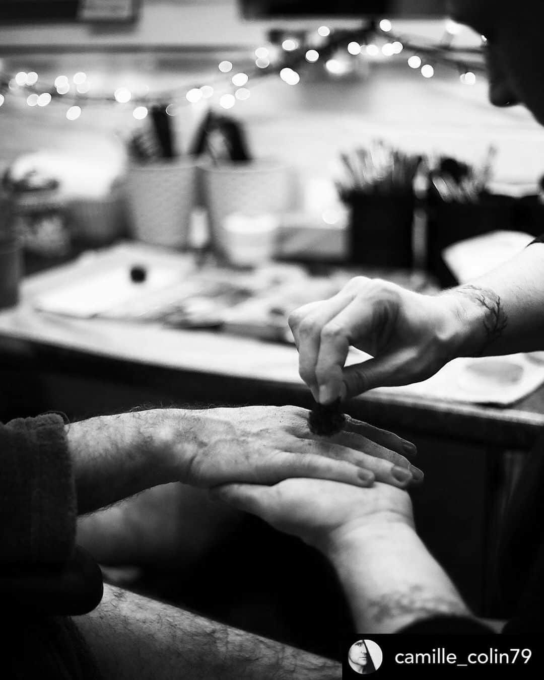 アラン・カミングさんのインスタグラム写真 - (アラン・カミングInstagram)「My chum and great photographer @camille_colin79  came and shot me getting ready for Endgame at @oldvictheatre the other night.」2月16日 20時43分 - alancummingreally