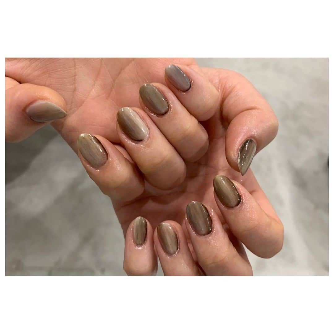 小森純さんのインスタグラム写真 - (小森純Instagram)「今日は働き倒した1日でした💅 ・ お客様ネイルが可愛すぎて、空き時間で私も真似っこしちゃいました☺️ ・ 帰宅してからはパパが寝かしつけてくれてる間に私は明日からのストック作りができたw 辛くない麻婆豆腐をつくりました😏 本当はハンバーグの予定だったけど、めんどくさ過ぎてやめた🙅‍♀️。。 麻婆豆腐の簡単な材料はストーリーにアップしてます☺️ ・ #グラデーション#ニュアンスネイル#ニュアンスネイルデザイン#インクネイル #冬ネイル#秋ネイル#秋ネイルデザイン#ワンカラー#シンプルネイル#efネイル#efネイル石川町#efネイル石川町店#efネイルグループ#efネイルサロン#efネイル横浜#efネイル代々木上原店オープン#efネイル代々木上原#efネイル東京店#小森純」2月16日 20時52分 - jun.komori1122