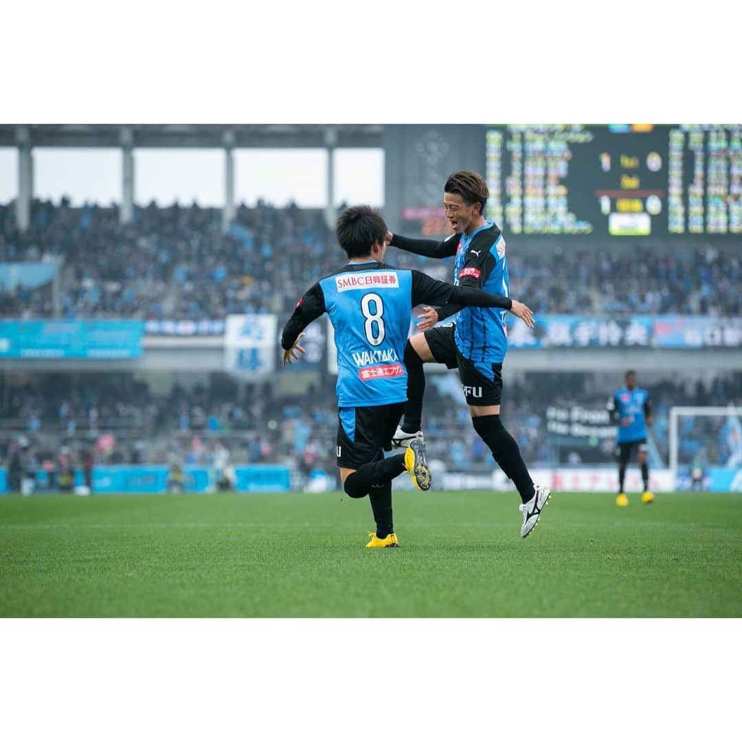 藤嶋栄介さんのインスタグラム写真 - (藤嶋栄介Instagram)「ルヴァン杯 vs清水エスパルス ⚽️5-1⚽️win  2020年シーズン公式戦初勝利。 早くピッチに立てるよう、トレーニングからチャレンジし続けます。 次はこの輪の中に！  #ルヴァン杯 #清水エスパルス #勝利 #次はピッチに #継続」2月16日 21時12分 - e.fujishima_official