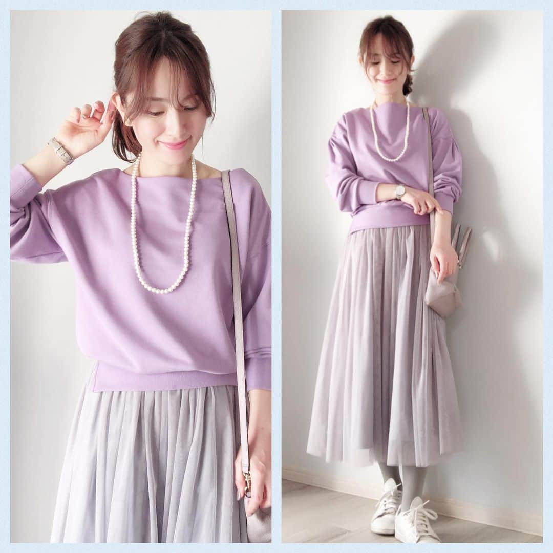 ruriさんのインスタグラム写真 - (ruriInstagram)「【顔タイプ】ソフトエレガント→キュート、フェミニン寄せ 【パーソナルカラー】サマー 【配色印象】purple×light gray  上品な、女性らしい 【ヘアメイク】曲線メイク寄り  先日お友達とランチ行った時のコーデ。 キュート、フェミニン寄せに♡寄せたかったので、ちょっと慣れない可愛いポーズをしてしまい、すみません😂🙏 スニーカーに合わせてカジュアルダウン。 ソフトエレガントから、キュートやフェミニンタイプに、ヘアメイクやアクセサリーで寄せてみました。 topsは、 @roomys_official のもの。ルーミーズは顔タイプでいうと、キュートやフェミニンさんに特にオススメしたいブランド✨ 私はウェーブ体系で、肩おちしてるのは苦手なのですが、こちらは、シルエット的にはダボっとしすぎず、丈も短めで、とても合わせやすいです♡きれいめにもカジュアルにもいけます！  春らしいとても綺麗なパープル✨  診断結果に億劫になりすぎず、、似合わせしながら、いろんなスタイル楽しんでいきましょう☺️ 明日は顔タイプ診断と買い物同行コース。 とっても楽しみです♡  #roomys_style #roomys #ルーミーズ #pr 【お知らせ】 ・個別のパーソナルカラー診断、顔タイプ診断（zoomにてオンライン診断可能です）ショッピング同行受付中です。メニュー内容はプロフィールから♡【2月残１名様（2月は顔タイプ診断、もしくは、買い物同行のみです）3月残1名様】 ・mozo お助けコンシェルジュ 【日時】2月20日(木)～22日(土)　各日10:00～17:00【対象】mozoメンバーズカード会員さま限定【料金】コンシェルジュへの相談、診断は無料 　私は22日カラー診断担当です♡事前ご予約枠は満員なのですが、当日枠若干ございます！ぜひ遊びに来てくださいね^ ^ ・新刊　#使える服ばかりのクローゼットは色で決まる（大和書房）発売中。他2冊出版。」2月16日 21時15分 - rurikkomama