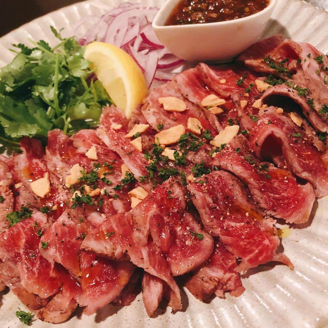 たかはしゆいさんのインスタグラム写真 - (たかはしゆいInstagram)「・ 打ち上げ♪ ・ 肉ざんまい😍❤️❤️❤️ ・ #お肉 #打ち上げ #牛肉 #豚肉 #ラム  #ゆいちゅーぶ」2月16日 21時18分 - t.yuirin