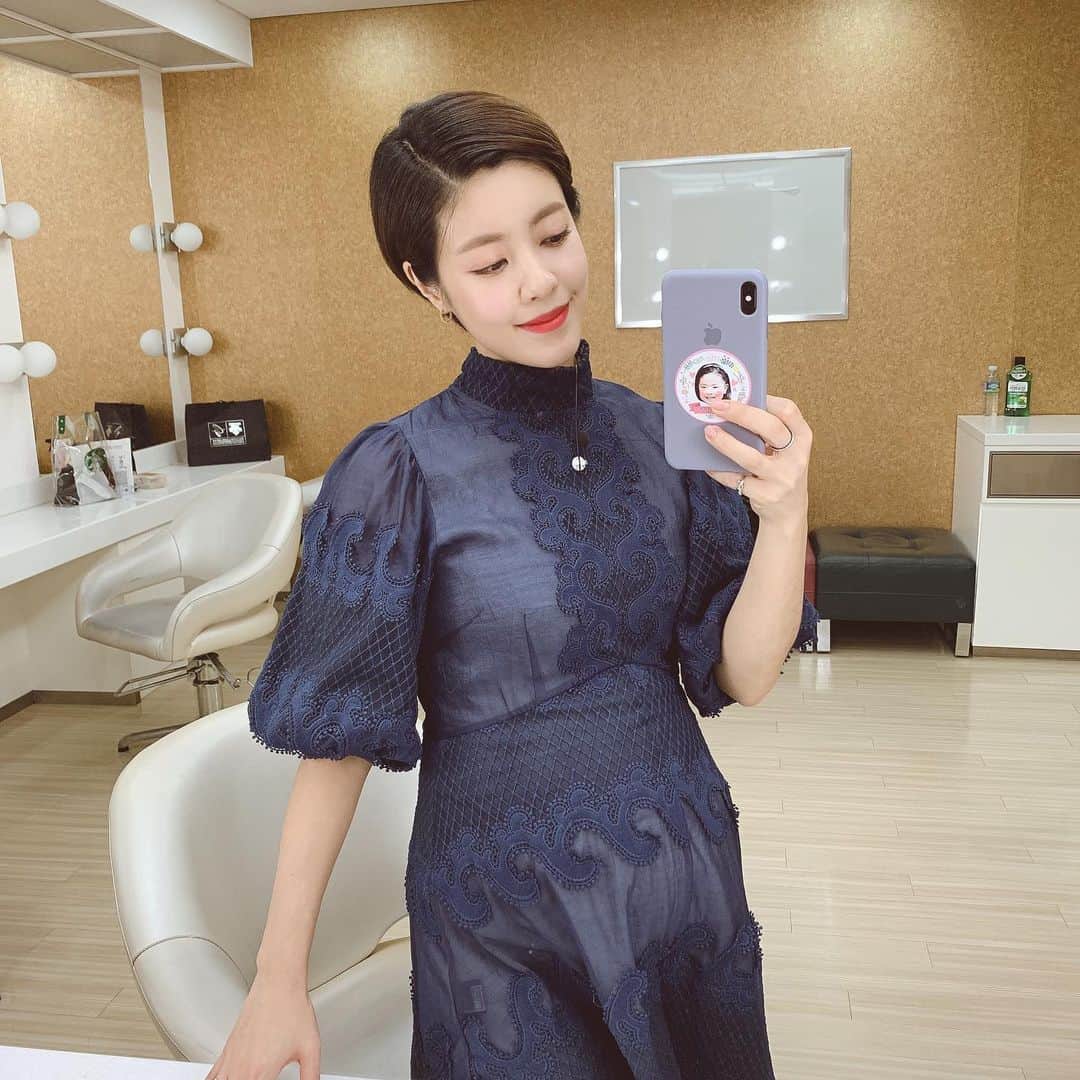 イ・ユンジのインスタグラム：「얼마나컸나아.. 애기만커야하는데엄마도같이크는중😅 #31w6d」