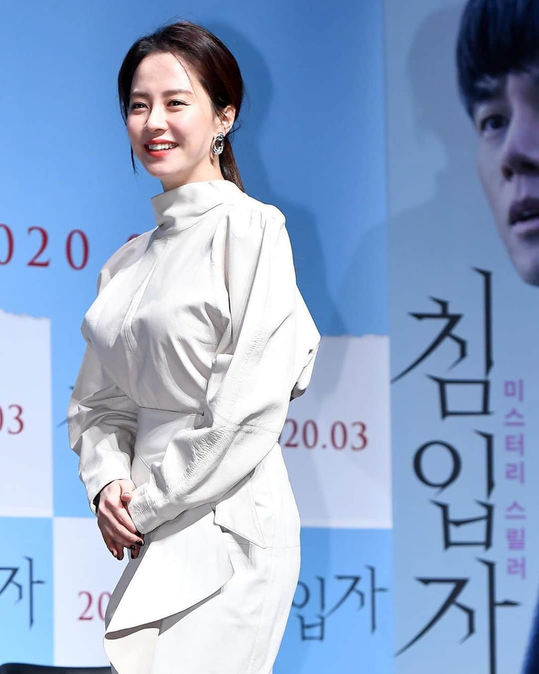 ソン・ジヒョのインスタグラム：「[PRESS] 200212 #SongJiHyo at movie #Intruder press conference」