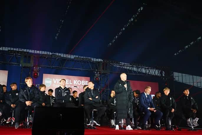 アンドレス・イニエスタさんのインスタグラム写真 - (アンドレス・イニエスタInstagram)「Presentación de la temporada en el Noevir Stadium con nuestra gente. Preparados para un gran año 2020!! 💪🏻💪🏻Vamos @visselkobe #WeAreKobe」2月16日 21時55分 - andresiniesta8