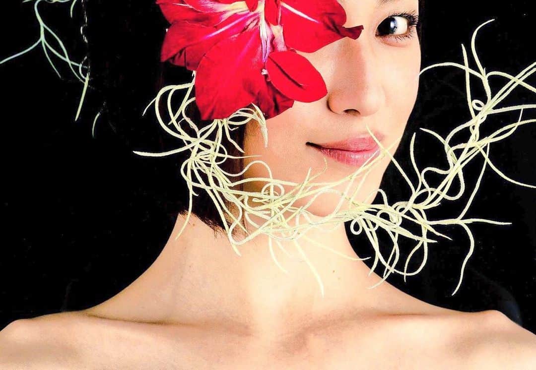及川奈央さんのインスタグラム写真 - (及川奈央Instagram)「数年前に撮っていただいた写真が出てきたのでこちらも載せます。 こちらは『 #渇花 』in渋谷ヒカリエ ahi.さんの作品を今後も楽しみにしております。」2月16日 22時05分 - naooikawa