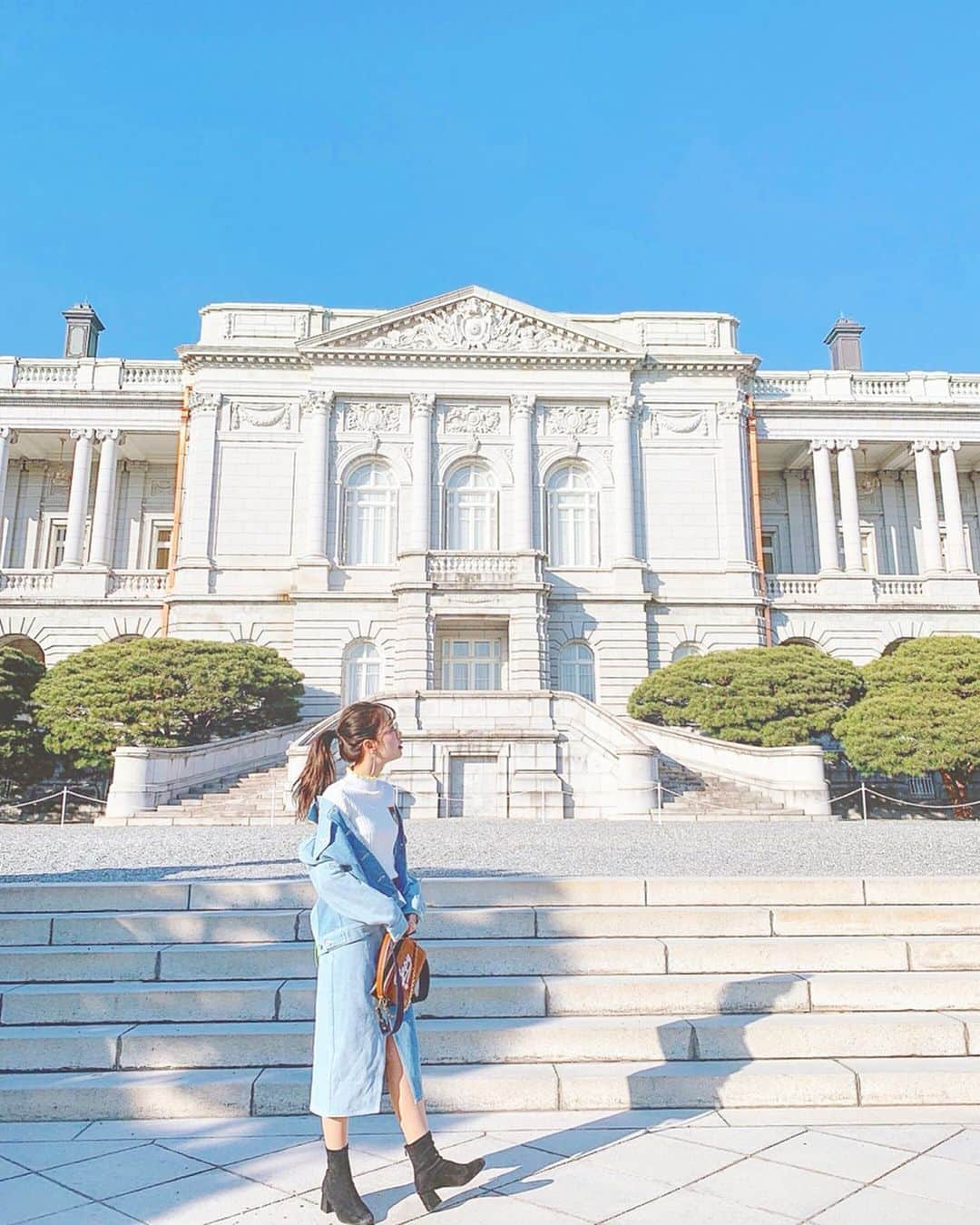 山崎春佳さんのインスタグラム写真 - (山崎春佳Instagram)「🏰⛲️ . went to akasaka palace with my mummy☺︎ . #top , #jacket , #skirt & #bag → @bapyjapan  #earrings → @mosselnewyork . #me #ootd #outfit #akasakapalace #sunny #lovelyday #bapy #mummy #迎賓館赤坂離宮 #迎賓館 #四ツ谷 #噴水」2月16日 22時16分 - haruka_yamazaki