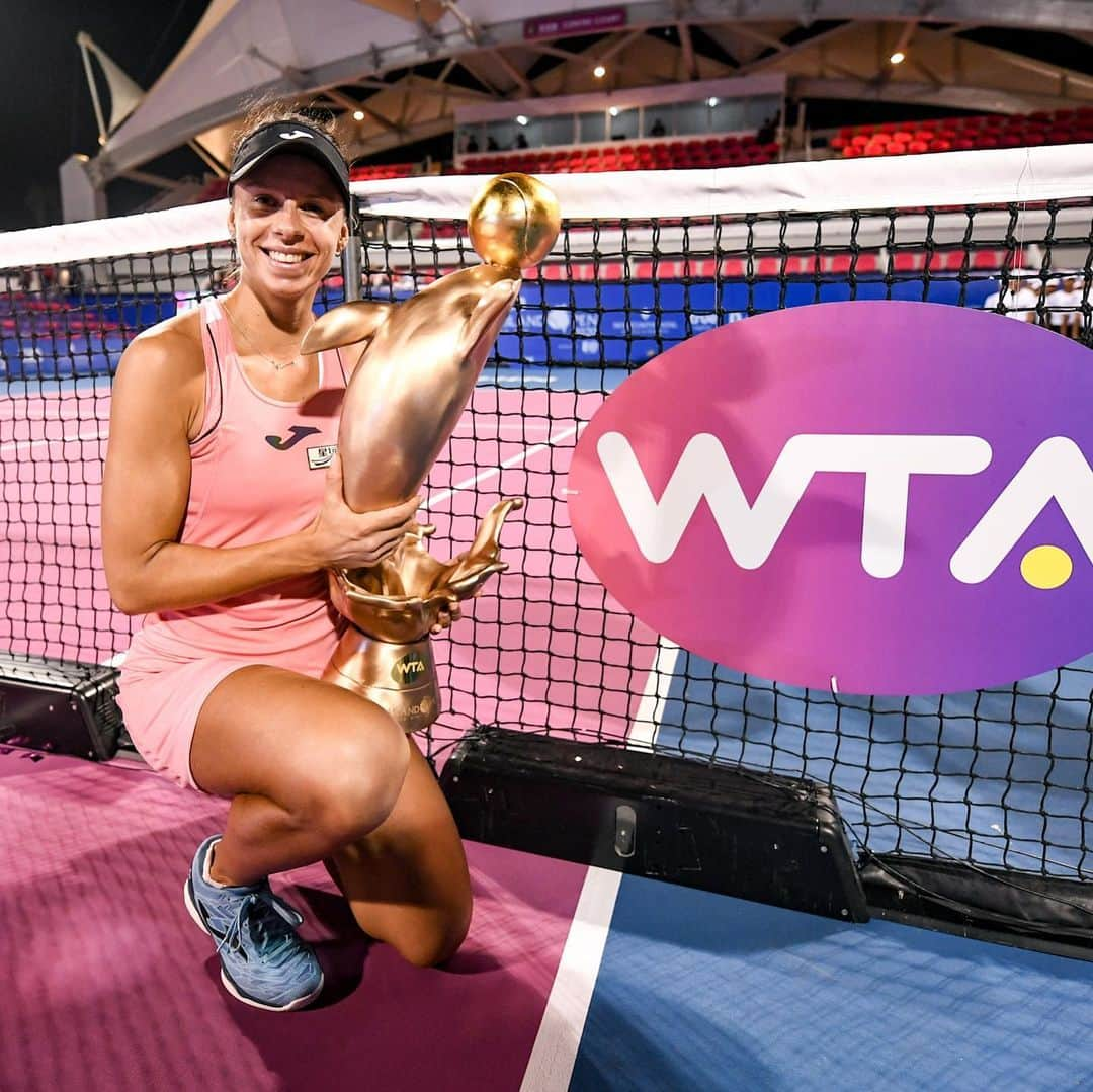 WTA（女子テニス協会）さんのインスタグラム写真 - (WTA（女子テニス協会）Instagram)「Your 2020 @thailandopenhh champion: @magdalinette 🤩🏆」2月16日 22時24分 - wta