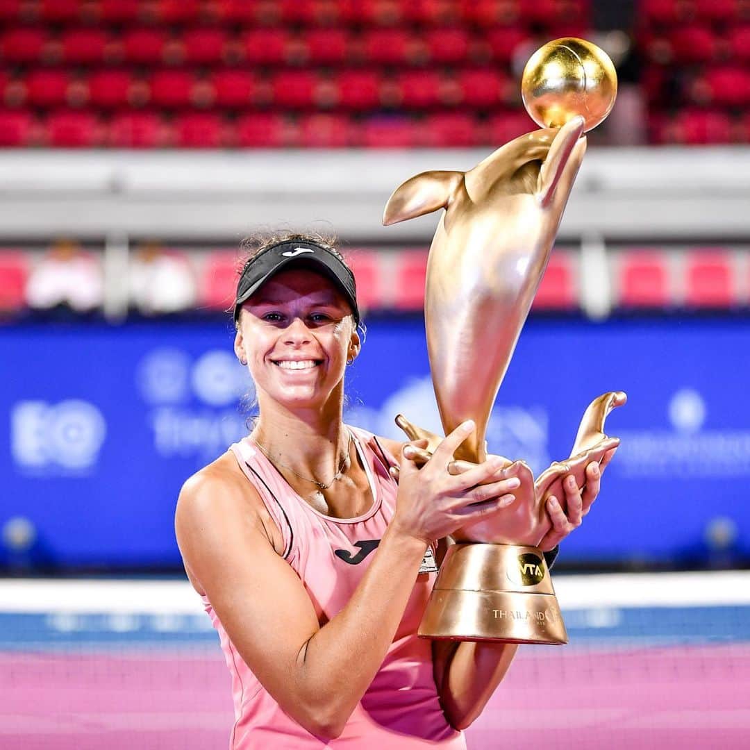 WTA（女子テニス協会）さんのインスタグラム写真 - (WTA（女子テニス協会）Instagram)「Your 2020 @thailandopenhh champion: @magdalinette 🤩🏆」2月16日 22時24分 - wta