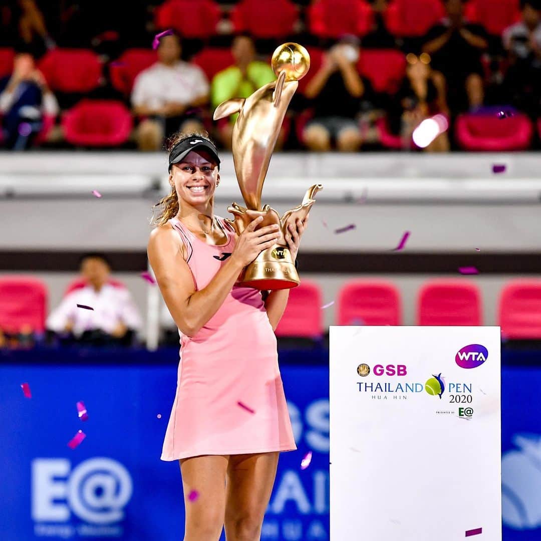 WTA（女子テニス協会）さんのインスタグラム写真 - (WTA（女子テニス協会）Instagram)「Your 2020 @thailandopenhh champion: @magdalinette 🤩🏆」2月16日 22時24分 - wta