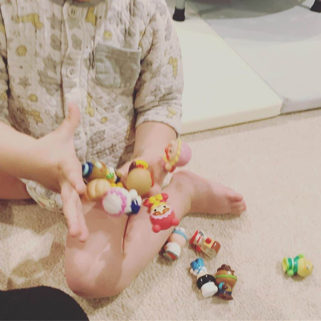 安田美沙子さんのインスタグラム写真 - (安田美沙子Instagram)「アンパンマン、新しい顔だよ！ の前にどうしても美味しいを入れたいみたい。笑 沢山一生懸命お話してくれて、可愛い日々❤️ . . . #instagood #boy #33months #いとこにもらったアンパンマン #指人形 #mama #pajama #オムツ #マミーフィンガー ♪」2月16日 22時30分 - yasuda_misako