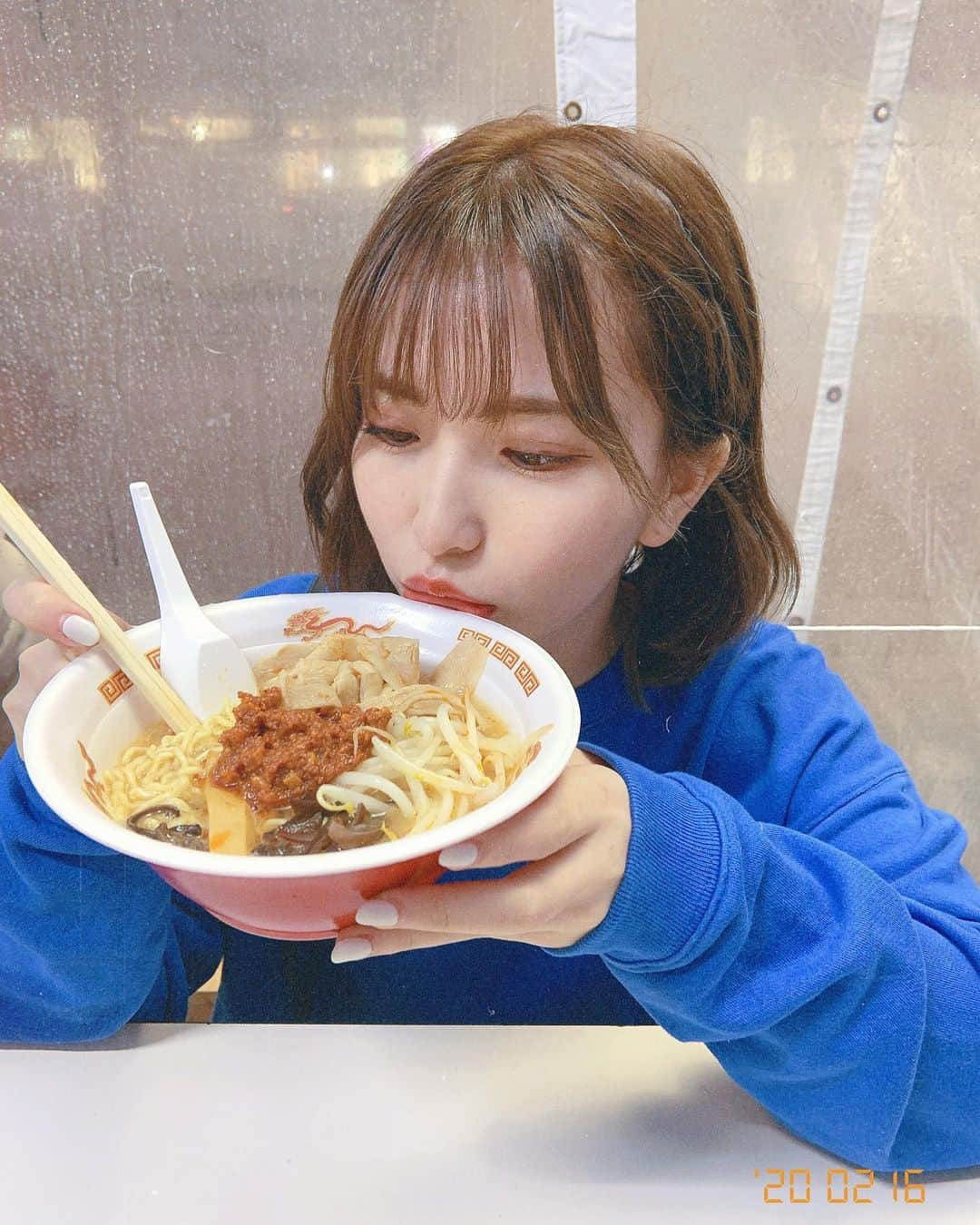 川崎成美さんのインスタグラム写真 - (川崎成美Instagram)「らーめんまつり。 寒い外で食べるラーメンの美味しさを知ってしまった🍜 これは辛味噌ラーメン！！！の辛味噌多め！ 味噌ラーメンって札幌しか美味しいお店無いイメージだったけどそのイメージが変わるくらい美味しかった！！ #グルメ　#栄　#栄グルメ」2月16日 22時48分 - naru_1127