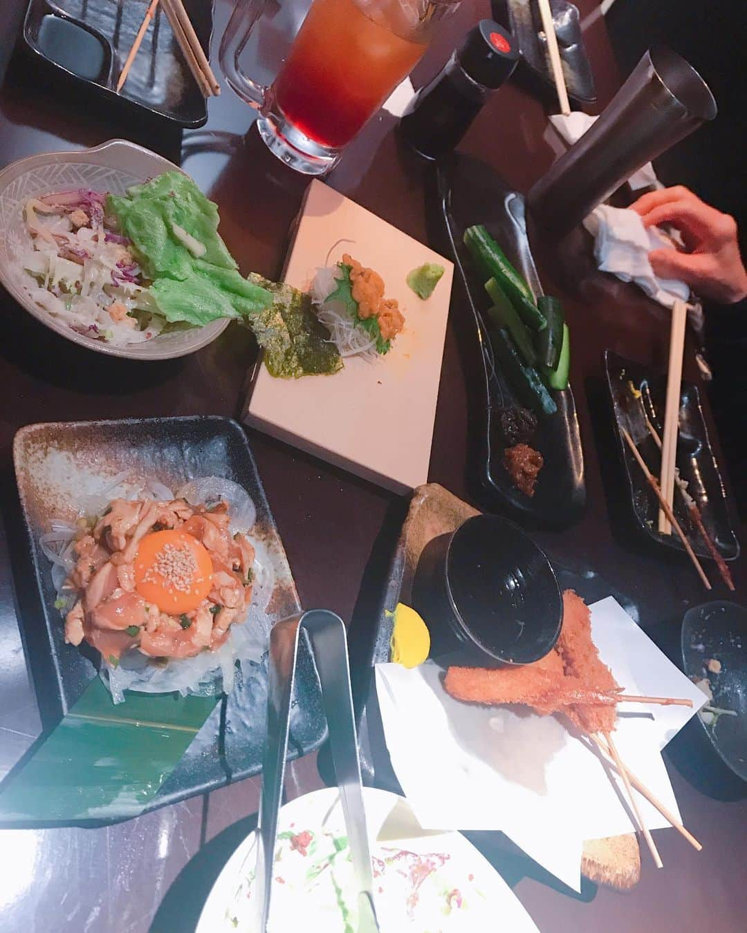 DJ MIYAさんのインスタグラム写真 - (DJ MIYAInstagram)「やっほ～ぉ☆彡今夜はMomと「叶え家 新横浜店」で 居酒屋dinnerしてきましたぁー!!!💗❤️ . 新横浜駅からもとても近いし、お料理がとにかく全て美味しかったーっ❤️ . . ◎カシスオレンジ ジョッキで嬉しいですーぅ😃フルーティーで飲みやすい❤️ . . ◎かよこちゃんの味噌きゅうり  石川県のかよこおばあちゃんの、手作り味噌で なんば味噌と、黒ごま味噌がどちらもほんっとに美味しすぎて驚きましたー！！ . . ◎ウニのお刺身❤️ 新鮮な雲丹のお刺身  とてもまろやかで、海苔と食べましたがものすごく気に入りましたー！ . . ◎温玉サラダ たまごとレタスなどまぜまぜ〜。 やっぱりサラダがこれだけボリューミーのサイズは嬉しいよね😃 . ◎厳選串揚げ盛り合わせ 880円 うずらや、鶏肉、海老など食べてみてのお楽しみなところが熱々のできたてだし、串揚げすごいよかったー！ . . ◎軍艦ユッケ 鶏肉と濃厚なたまごとを、絡めていただきまーす！！この味付け、絶品！！❤️ . . ◎豚せいろ 蒸した豚肉の下にはたっぷりの茹でキャベツが❤️ぽん酢を付けても美味しいけど先ほどの、かよこおばあちゃんのお味噌もつけてみたらめっちゃ合うー！ . ◎サワーチリポテト . . ◎フォンダンショコラとバニラアイス❤️ 温かいフォンダンショコラからは濃厚にとろーりと溶け出すチョコレートがたまらなかったでーす！バニラアイスと楽しめました(^ ^) . .  焼酎などお酒のメニューも豊富だったよぉ☆彡 【この投稿を見た方へのクーポンです】お会計時にドリンク２０%引き致します☆彡  ぜひご利用ください♪♪❤️❤️ . . ごちそうさまでしたぁ❤️ 行ってみてね❤️ . .  Casting By @woomy.restaurant . .  #PR　#新横浜 #新横浜店 #叶え家 #居酒屋　#旅インスタグラマー #インスタグラマー　#グルメ女子　#居酒屋さん　#新横浜グルメ #女子会コーデ　#居酒屋メニュー　#お造り盛り合わせ #SHINYOKOHAMA #グルメブロガー　#グルメ　#今日のコーデ #今日のメイク　#ファッション好き　#コーディネート　#横浜市 #インフルエンサー　#横浜グルメ　#海鮮料理　#食レポ」2月16日 22時55分 - dj_miya