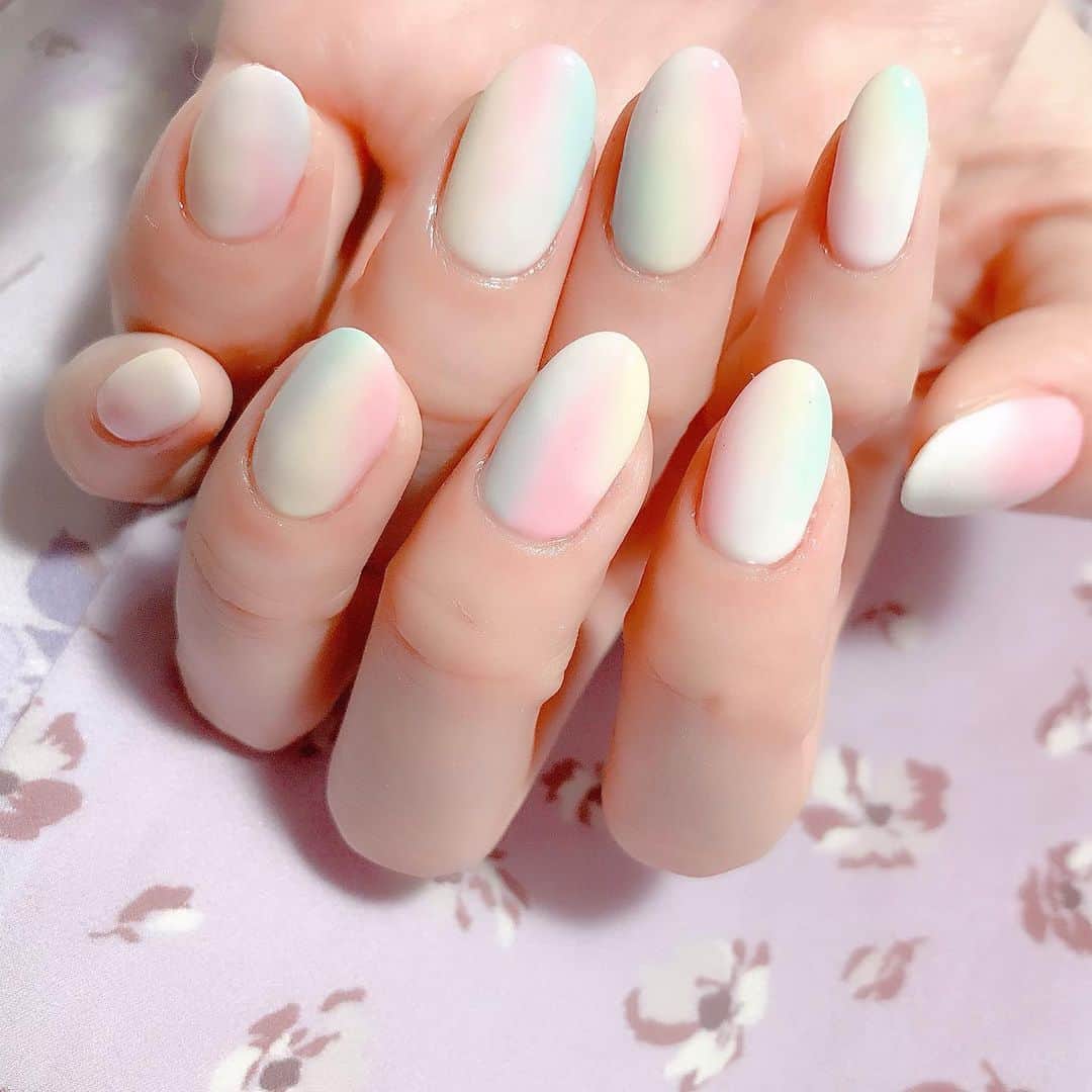 なかやまちえこのインスタグラム：「星空グラデーション🌙✨⠀ グラデーション寄りのムラ塗り✨ PREGEL 293.831.833 PREGELミューズ　M021.S083 #nail #nails #nailart #ネイル #美甲 #ネイルアート  #clou #nagel #ongle #ongles #unghia #japanesenailart #manucure #네일 #젤네일 #네일아트 #네일리스트 #japanesenails #manicurist #gelnails #أظافر #タイダイネイル #ムラ塗りネイル #シャーベットカラー @pregelofficial #星空グラデーション」