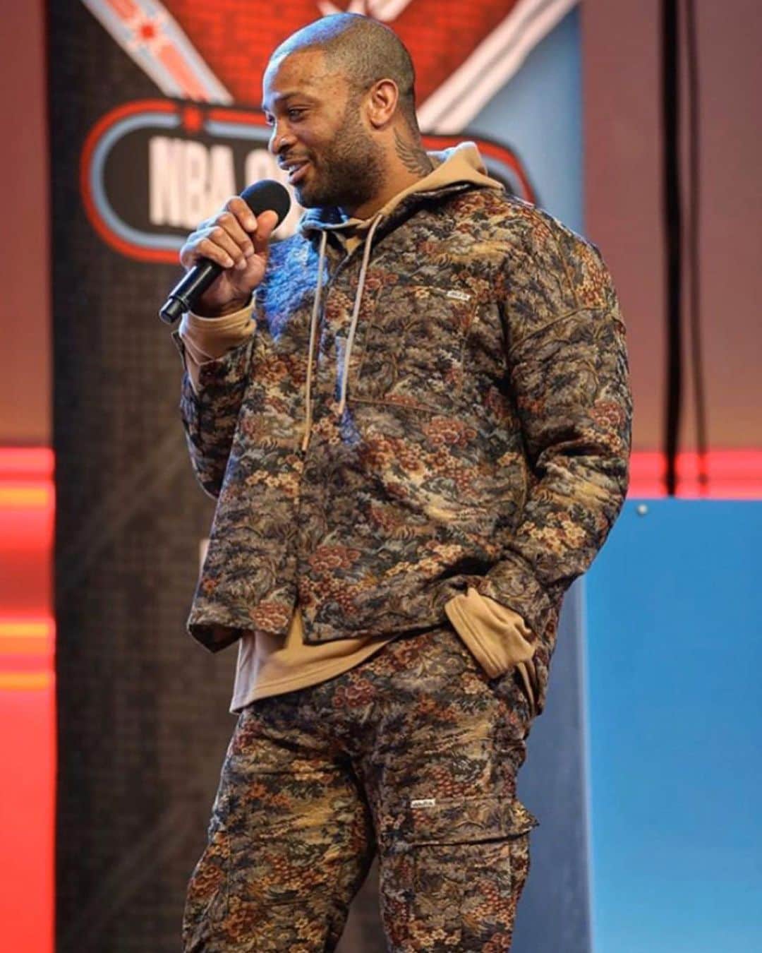 オバディア&サンズのインスタグラム：「@pjtucker in the Tapestry Shirt and Cargo Pant.」