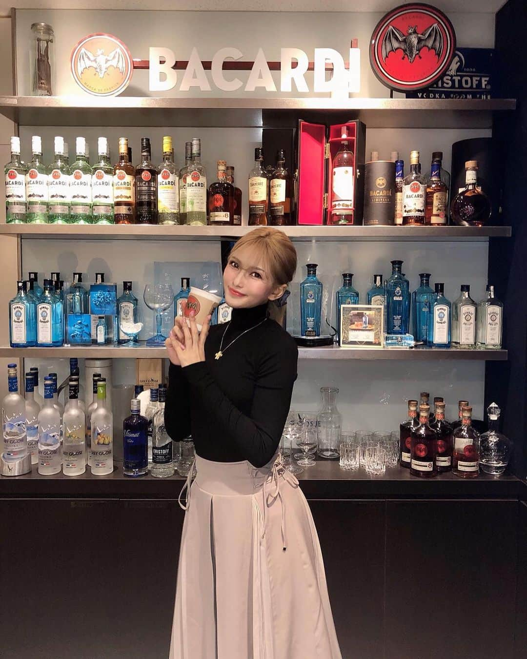 竹村寿美佳（すうちゃま）さんのインスタグラム写真 - (竹村寿美佳（すうちゃま）Instagram)「バカルディのホットラムイベントにお誘い頂いて参加してきたよ🍸❤ ホットラムチャイとホットラムチョコレートを体験で作ったんだけど、ぽかぽか暖まってとっても美味しかった☕💭💕 こんなオシャレな飲み方があるんだね😘 寒がりな私にはとーっても嬉しいお酒の飲み方😆😆🌟笑 皆も試してみてね～🍸❤ _  @bacardi_jp  #バカルディ #ホットラム #ホットラムチャイ #ホットラムチョコレート #ホットカクテル #バレンタイン#bacardi#お酒#カクテル#チョコレート#チャイ#ケーキ#デザート#一眼レフ#モデル#ダンサー#ハーフ#キャンギャル#レースクイーン#インフルエンサー#金髪#ヘアアレンジ#メイク#恵比寿#新宿#渋谷#六本木#大阪#横浜#フィリピンハーフ」2月17日 0時02分 - suuchamav3v