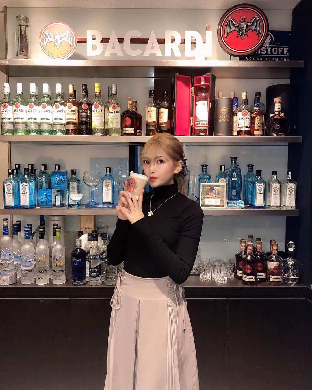 竹村寿美佳（すうちゃま）さんのインスタグラム写真 - (竹村寿美佳（すうちゃま）Instagram)「バカルディのホットラムイベントにお誘い頂いて参加してきたよ🍸❤ ホットラムチャイとホットラムチョコレートを体験で作ったんだけど、ぽかぽか暖まってとっても美味しかった☕💭💕 こんなオシャレな飲み方があるんだね😘 寒がりな私にはとーっても嬉しいお酒の飲み方😆😆🌟笑 皆も試してみてね～🍸❤ _  @bacardi_jp  #バカルディ #ホットラム #ホットラムチャイ #ホットラムチョコレート #ホットカクテル #バレンタイン#bacardi#お酒#カクテル#チョコレート#チャイ#ケーキ#デザート#一眼レフ#モデル#ダンサー#ハーフ#キャンギャル#レースクイーン#インフルエンサー#金髪#ヘアアレンジ#メイク#恵比寿#新宿#渋谷#六本木#大阪#横浜#フィリピンハーフ」2月17日 0時02分 - suuchamav3v