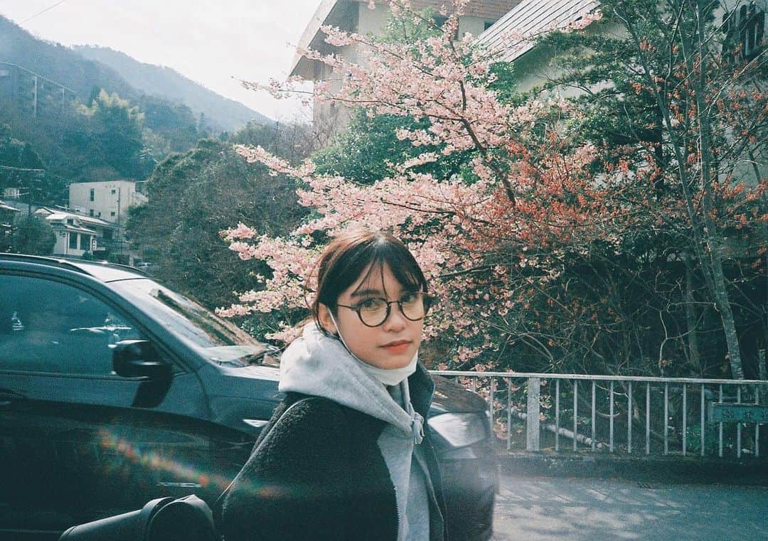 佐々木まゆのインスタグラム：「春の匂いがする😢😢😢❤️❤️❤️ #しない」