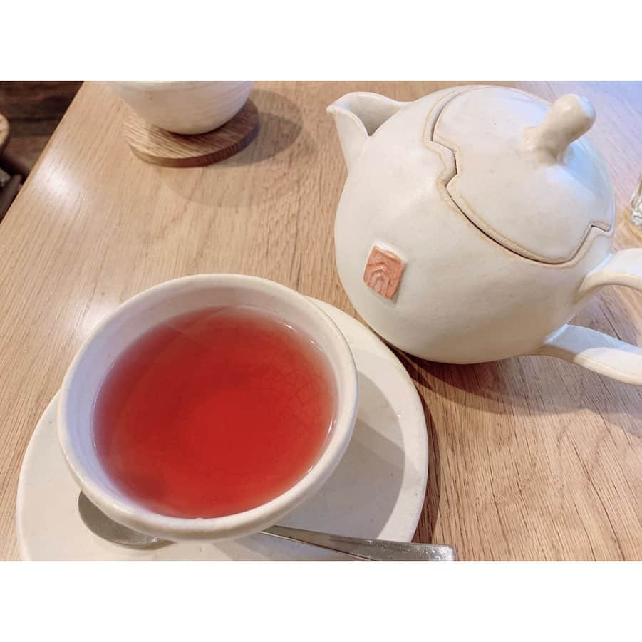 加藤里奈（カトリーナ）さんのインスタグラム写真 - (加藤里奈（カトリーナ）Instagram)「『Orange Fields Tea Garden』 大阪に住んでたら通いたい店！ * たまごサンドを食べました🥪🍳 とろとろ濃厚たまごも最高ですが、 パンもふわふわで最高😳🍞 * フランス料理のシェフと、 パン職人が手がけたカフェなんだとか💡 フレンチトーストも美味しそうだった😭 * そしてなんと、紅茶飲み放題🤩！！！ 紅茶&お茶が大好きな私にとって最高なお店です😍❤️ 名古屋にもあってほしい😭😭😭 しかも、店長さん？がめちゃくちゃ気遣いが凄くて 心配りも含めて最高なお店でした🥇 このお店のために大阪住みたいくらい魅力的！笑 * * ＜お店情報＞ 『Orange Fields Tea Garden』 📍大阪府大阪市北区天神橋3-7-26 レジュールアッシュ梅田イースト102 天神橋筋商店街3丁目 ☎️06-6948-6290 🚃天満駅1番出口徒歩5分、扇町駅3番出口徒歩3分、南森町7番出口徒歩5分 ⏰日〜水 11:00～18:00(L.O. 17:30)、木～土 11:00～22:00(料理L.O. 21:30 ドリンクL.O. 21:30) * * #大阪グルメ #大阪 #大阪観光 #大阪旅行 #大阪ランチ #osaka #osakajapan #osakafood #osakatravel #osakatrip #天神橋筋三丁目 #天神橋筋商店街 #天満グルメ #天満 #天満橋グルメ #大阪カフェ #大阪カフェ巡り #カフェ #カフェ巡り #カフェ好きな人と繋がりたい #カフェスタグラム #カフェ好き #カフェめぐり #紅茶 #たまごサンド #カフェ部 #日帰り旅行 #日帰り #食べ歩きグルメ #食べ歩き」2月17日 0時10分 - rinakatoktriiina