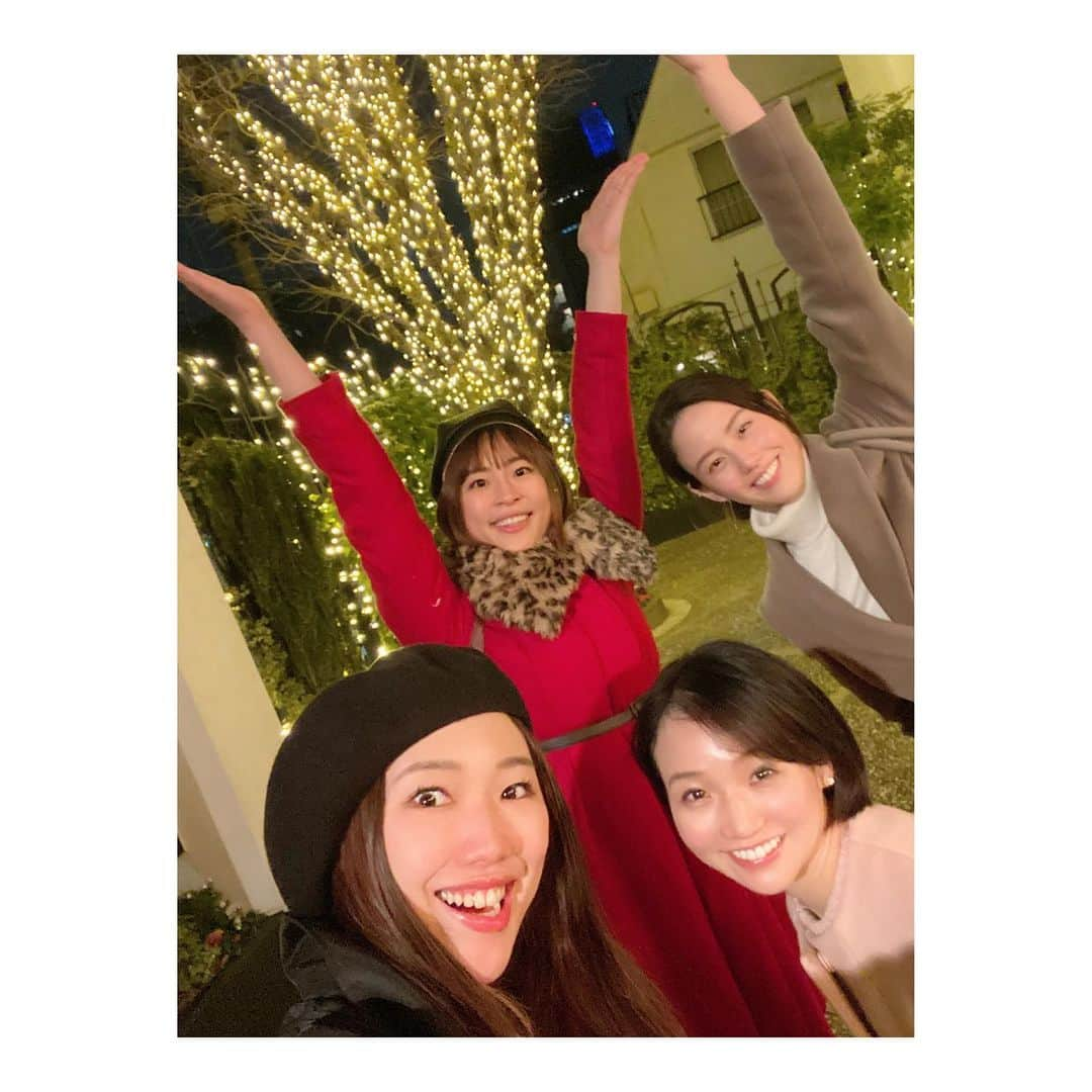 香音有希さんのインスタグラム写真 - (香音有希Instagram)「#退団同期会 関西にいるみのちゃんと恒例のテレビ電話もして(会話は成立しない。ほぼ写真撮って遊んでる) 何故かいい感じのチャペルで撮影会になったりカメラマンになったりミスサイゴンのポスターを見つけてあみとあみを並べて撮ったり。 6周年も皆元気で楽しく迎えられて何よりだ☺️❤️ . . かわいこちゃんと野菜たっぷりサムギョプサルのお店をリピートをしたり若いカップルが自撮りしてたのを真似して映えな写真を撮ったり。 . 父の誕生日を祝ったり。 家族写真で昔は父のクローンの様にそっくりだったのに段々と母にも似てきたなと感じたり(現在パーツ父、配置母) . . ゆったりと過ごさせてもらった1週間でした(*´꒳`*) 新しい週がはじまる。 がんばろー✨ . #退団同期 #亜聖樹  #芽華らら  #則松亜海 #凰いぶき#写真出演#普通の顔で撮ってないというミス #サムギョプサル#お気に入りのお店 #ここはリピート#映えカフェ#カップルさん#パクりました#なんかいい感じに撮れた #星乃あんり」2月17日 0時03分 - kaonyuki_yukako