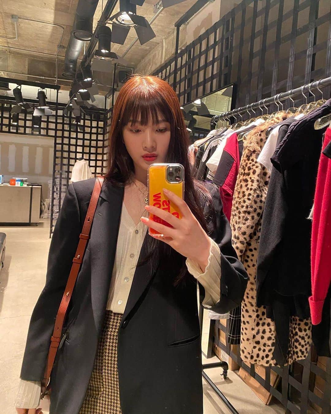 ジョイ（ファンアカウント）のインスタグラム：「What languages do you speak?💙 _ #REDVELVET#JOY#레드벨벳#조이 © owner」