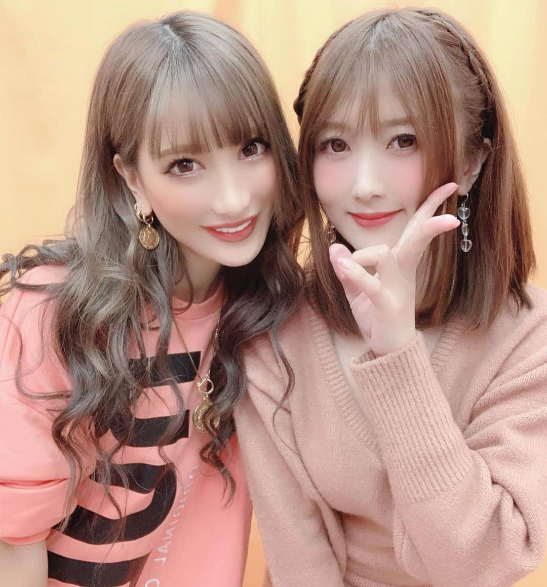 大槻ひびきさんのインスタグラム写真 - (大槻ひびきInstagram)「AIKAと合同イベント⭐️ 手作りクッキーもらったあ🥰🍪 すごい美味しかった！！！ ありがとう🥺💓 来年も作ってw #japan #happyvalentine  #valentine  #friend #thankyou」2月17日 0時16分 - yanhibi0221